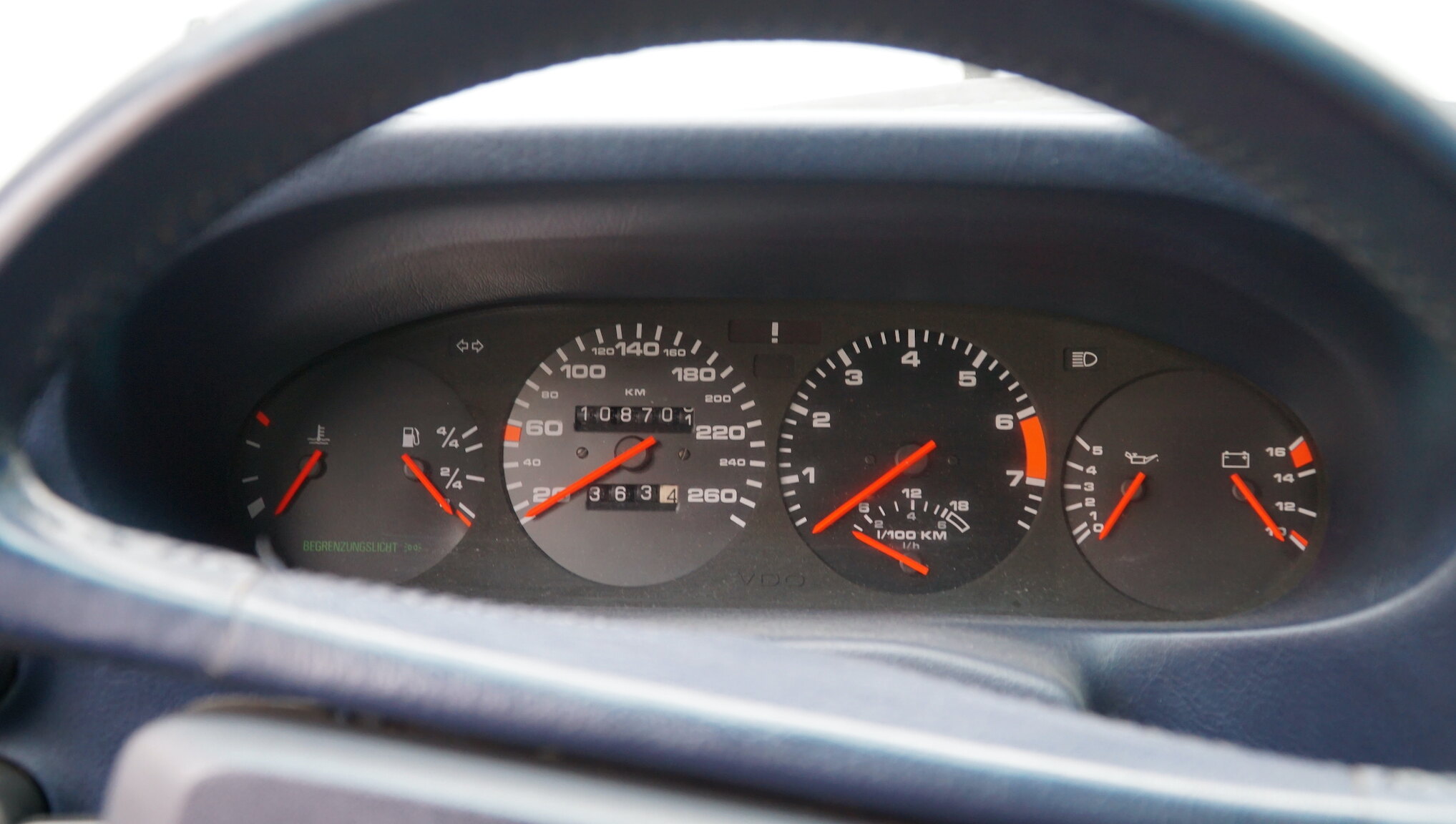 Interior image of 1983 Porsche 928S (25)