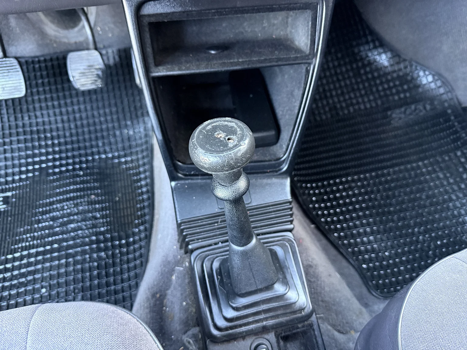 Interior image of 1991 SAAB 900S Turbo 2-door (12)