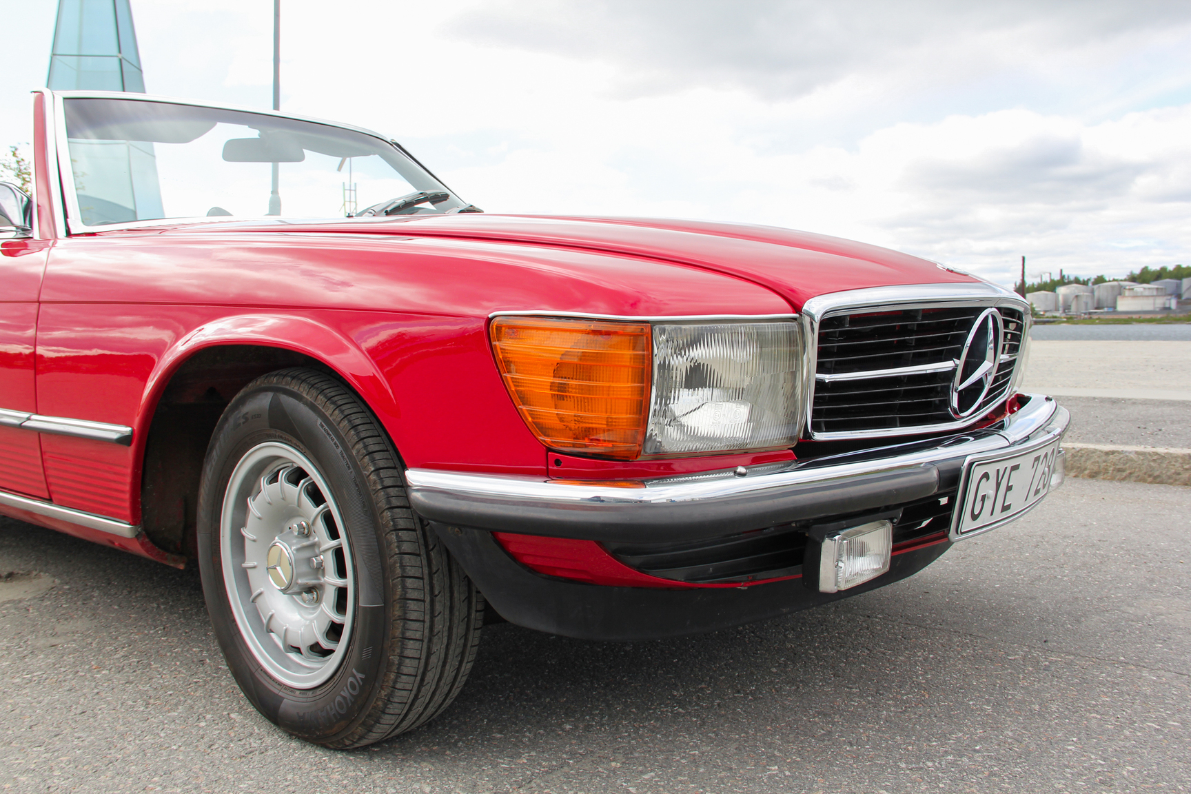 Exterior image of 1975 Mercedes-Benz 280 SL