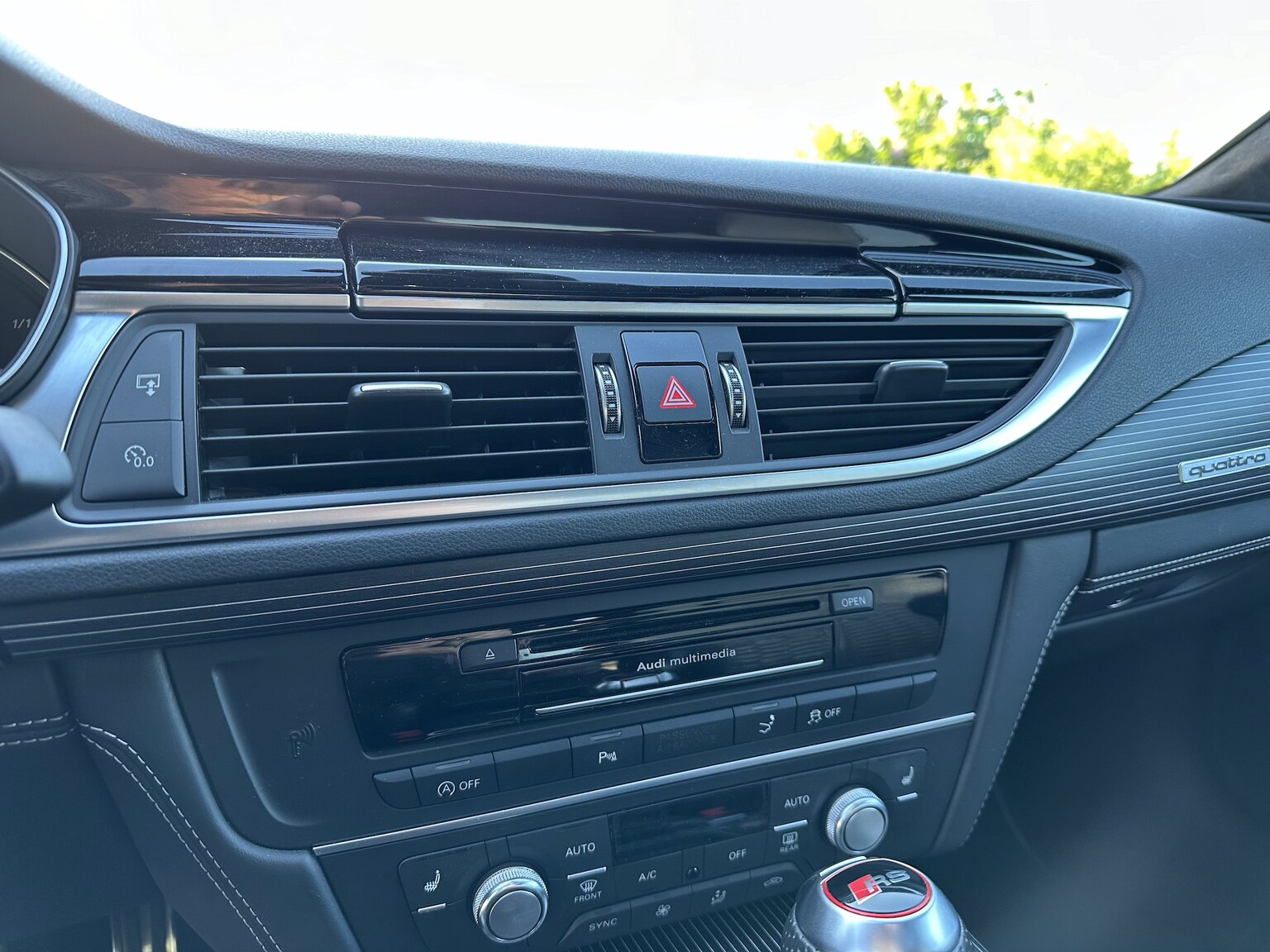 Interiörbild 2015 Audi RS7 (12)