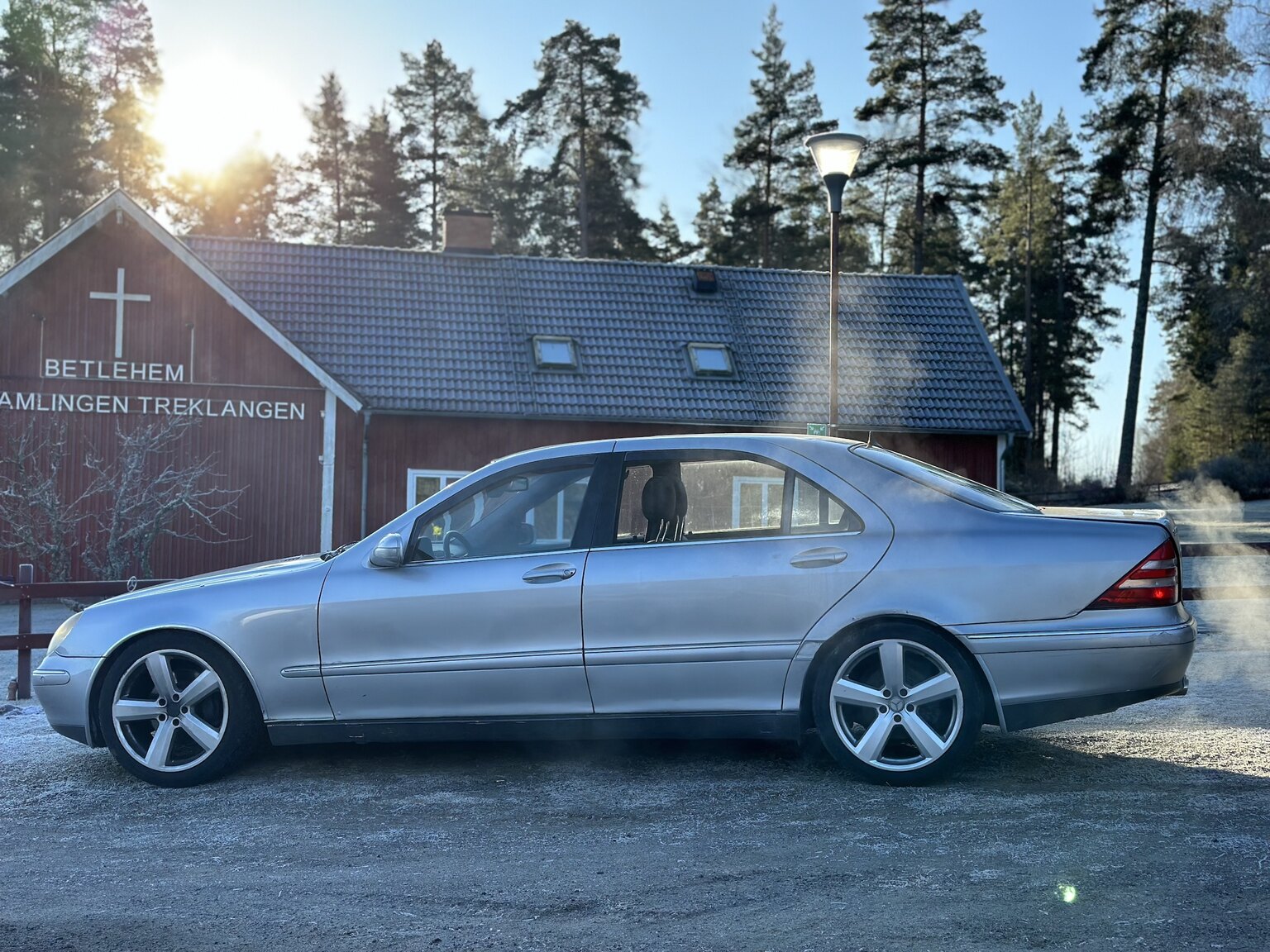 Exterior image of 1999 Mercedes-Benz S 500 L