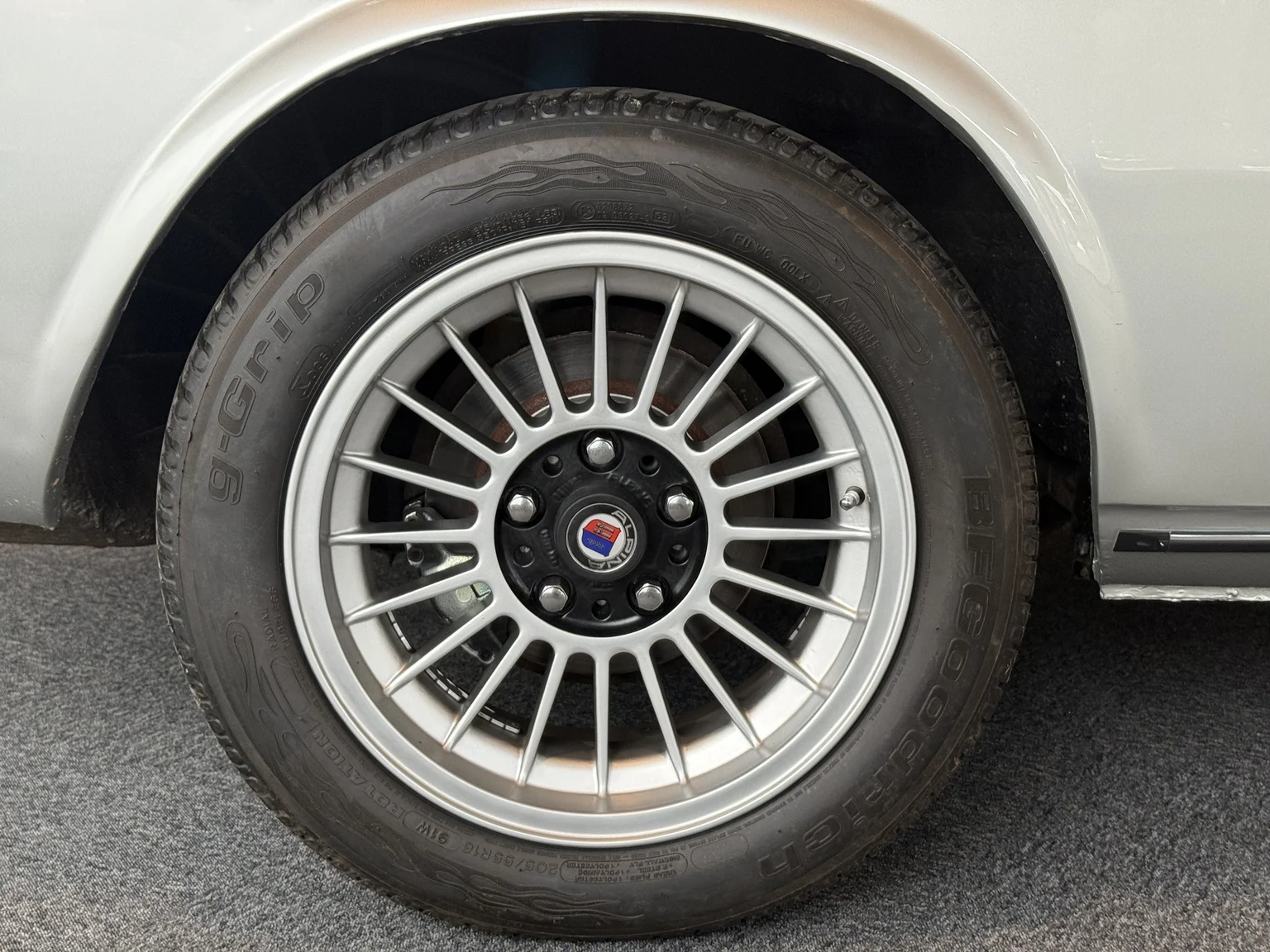 Exteriörbild på 1972 BMW E9 3.0 CSI (14)