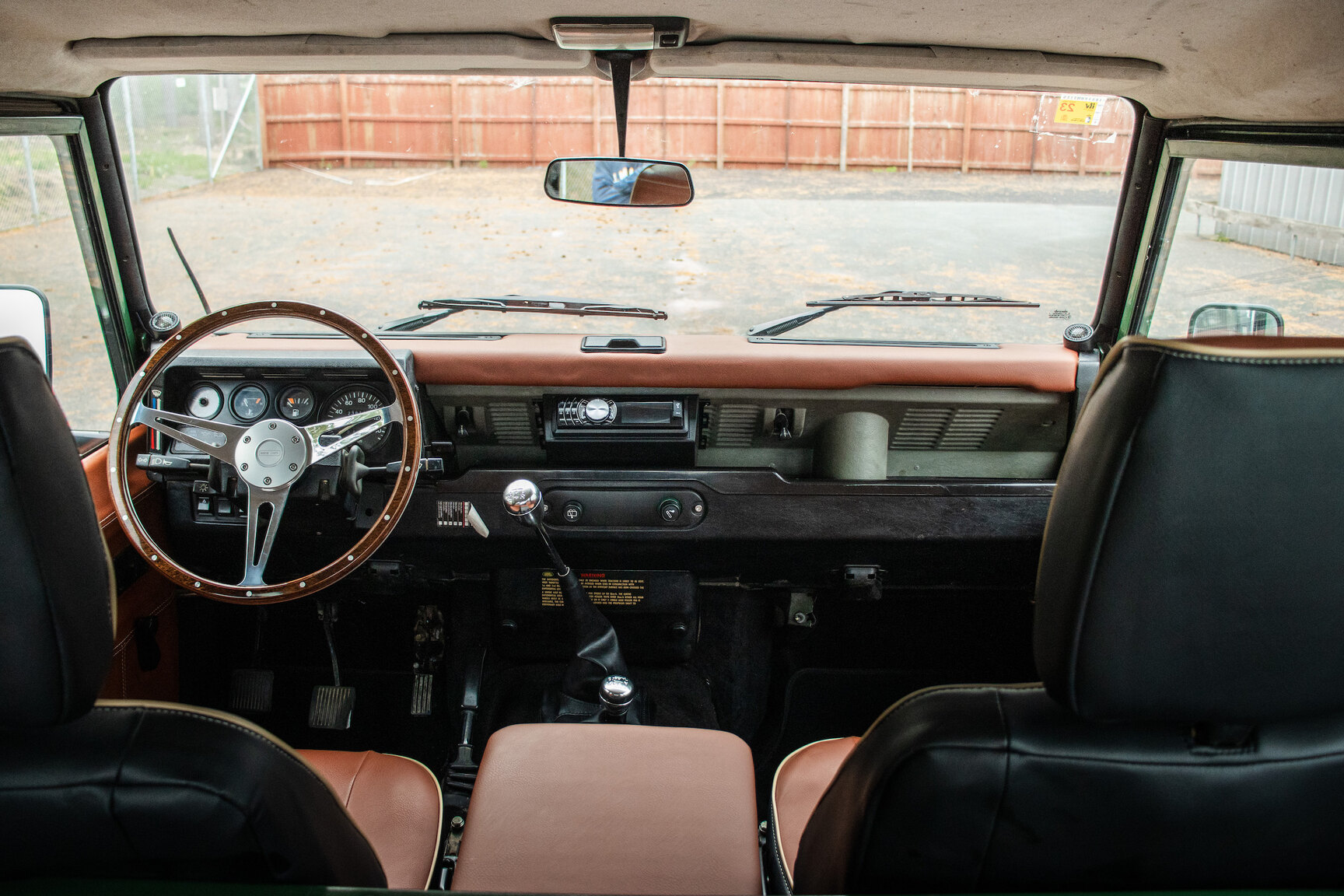 Innenraumfoto von 1996 Land Rover Defender 90 300TDi (7)