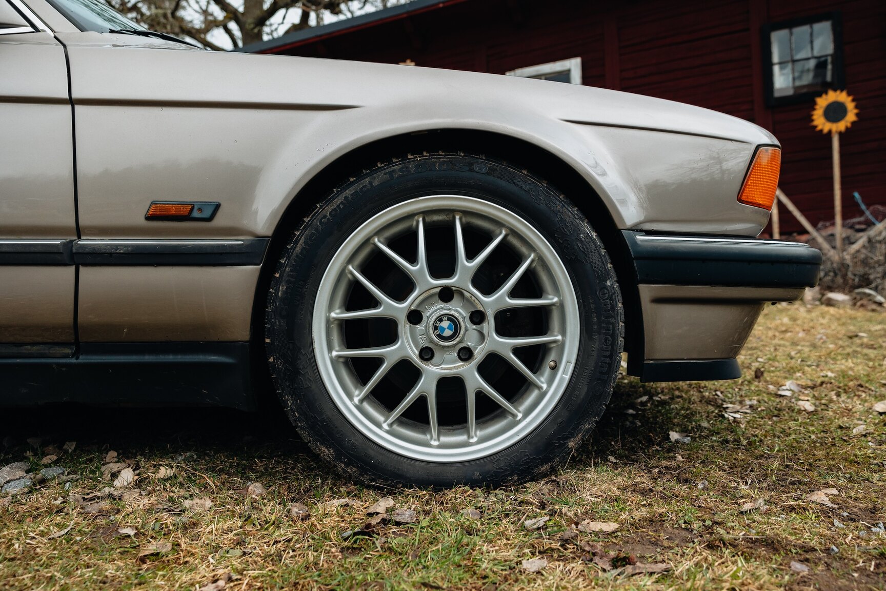 Exteriörbild på 1990 BMW 750iL (12)