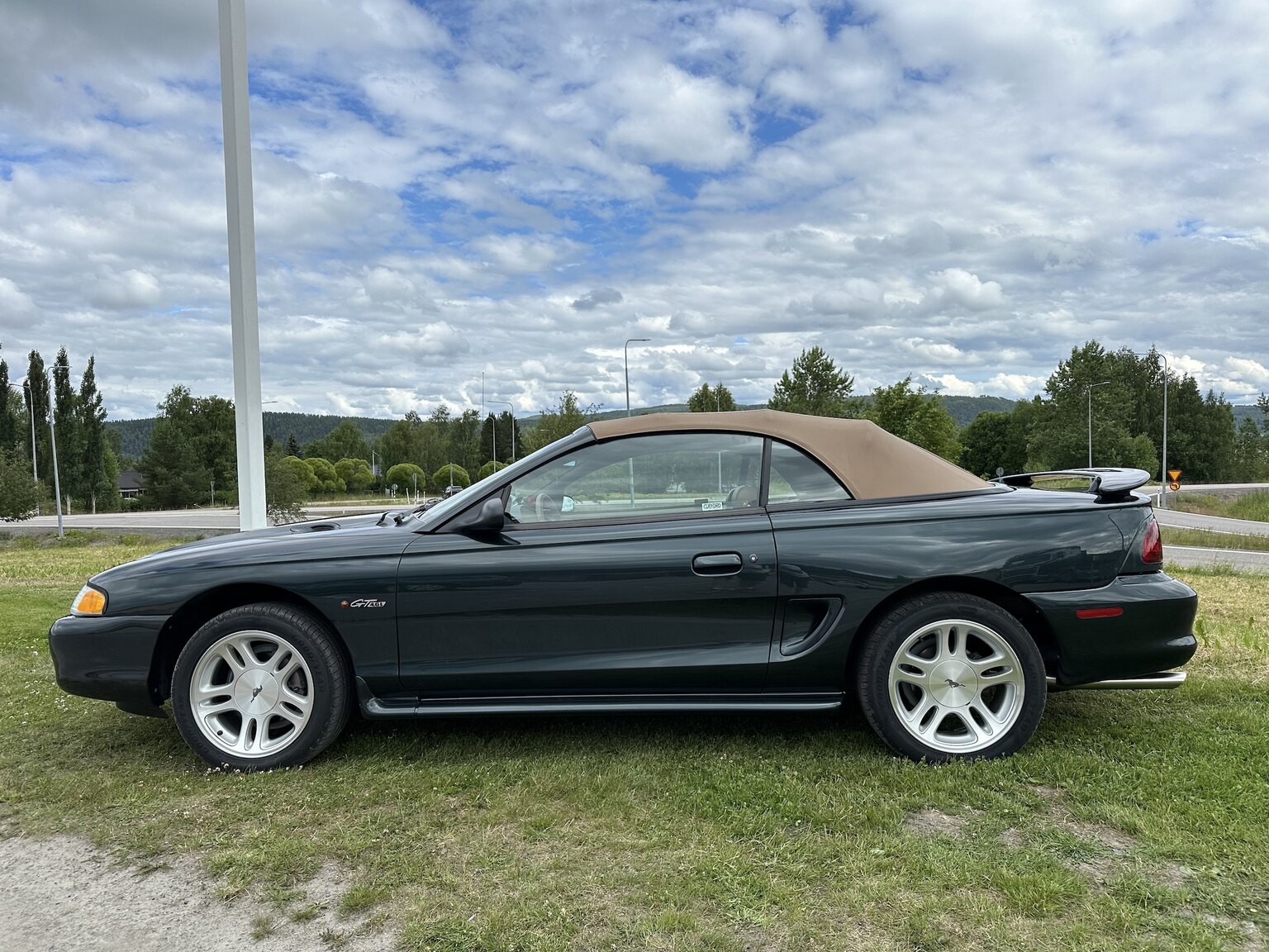 Exterior image of 1998 Ford Mustang GT Convertible