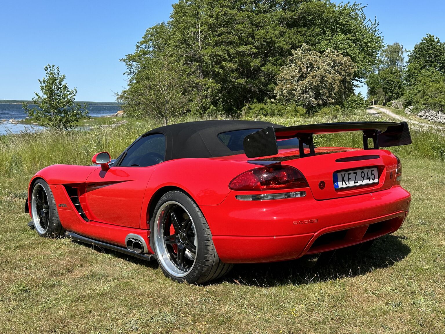 Exterior image of 2004 Dodge Viper SRT-10 (8)
