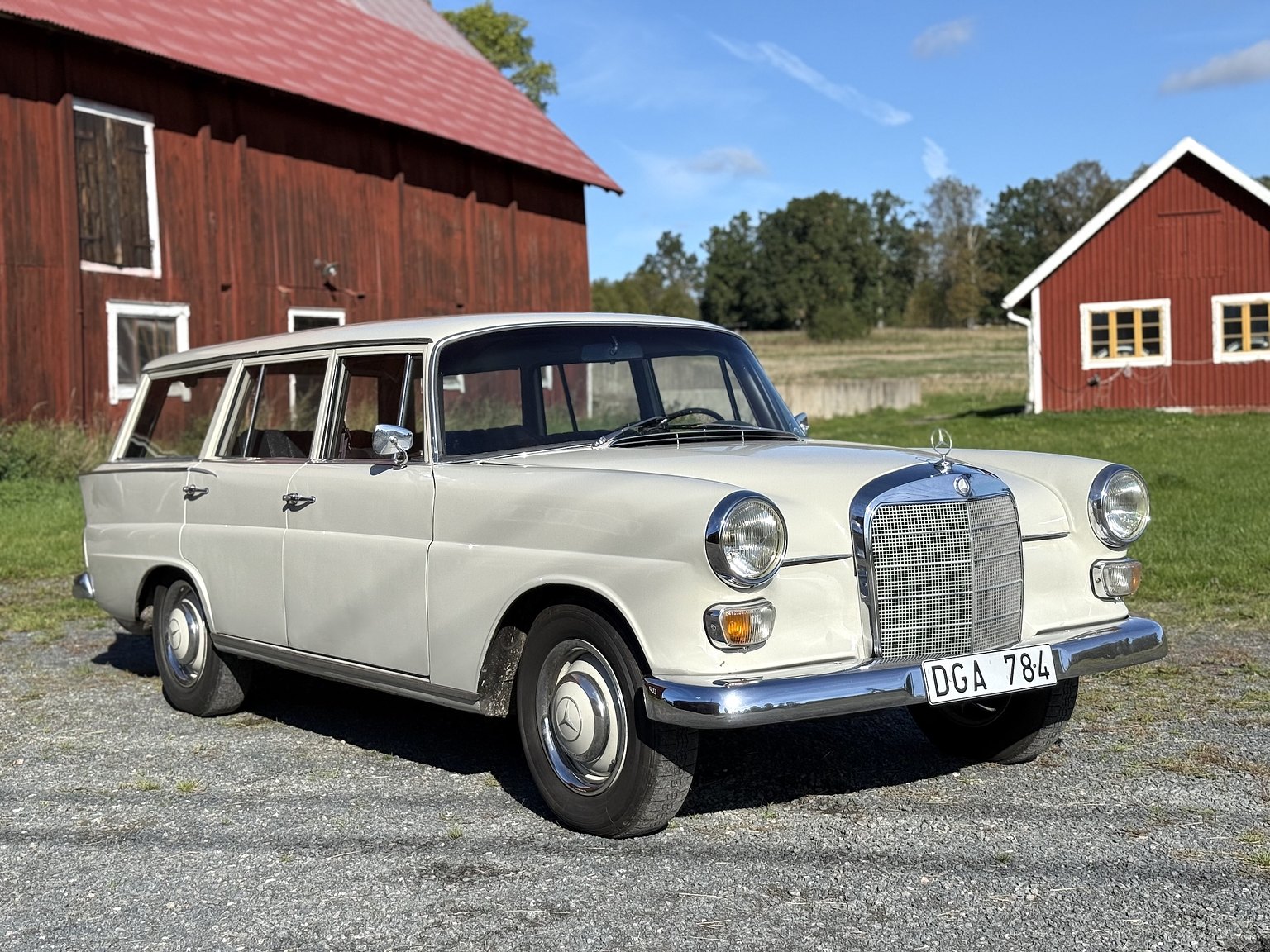 Exteriörbild på 1967 Mercedes-Benz 200D Safari