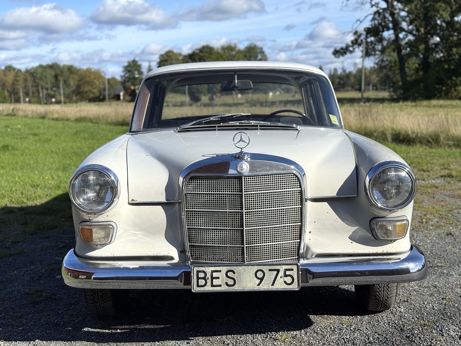 Exteriörbild på 1967 Mercedes-Benz 200