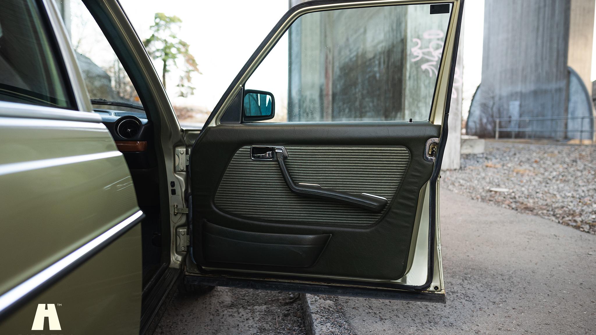 Innenraumfoto von 1985 Mercedes-Benz 200 Series 3  (8)