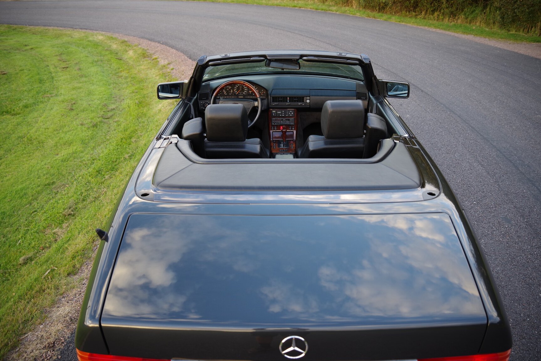Exterior image of 1992 Mercedes-Benz 300 SL-24