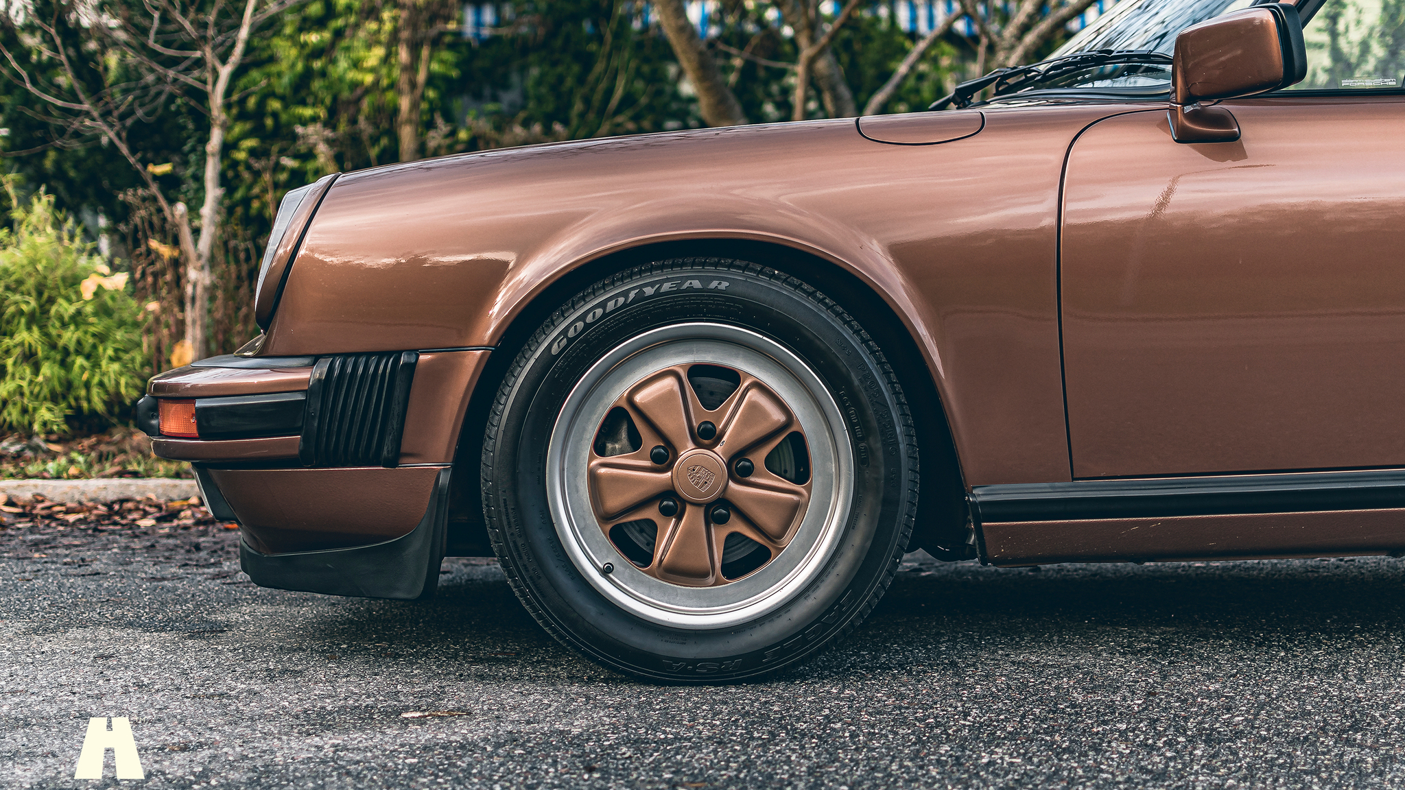Exteriörbild på 1989 Porsche 911 Carrera 3.2 Targa (51)