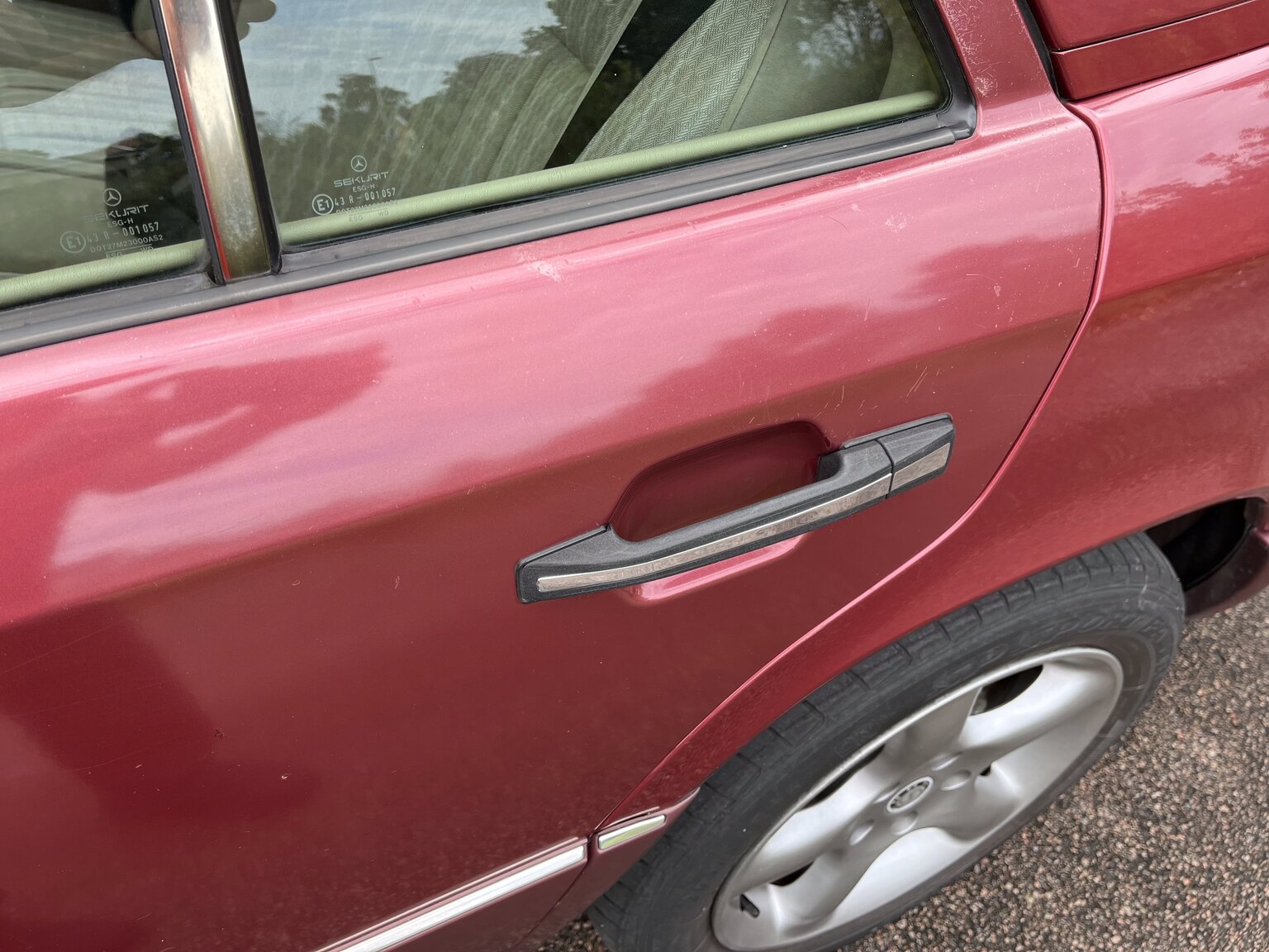 Exterior image of 1990 Mercedes-Benz 230 E