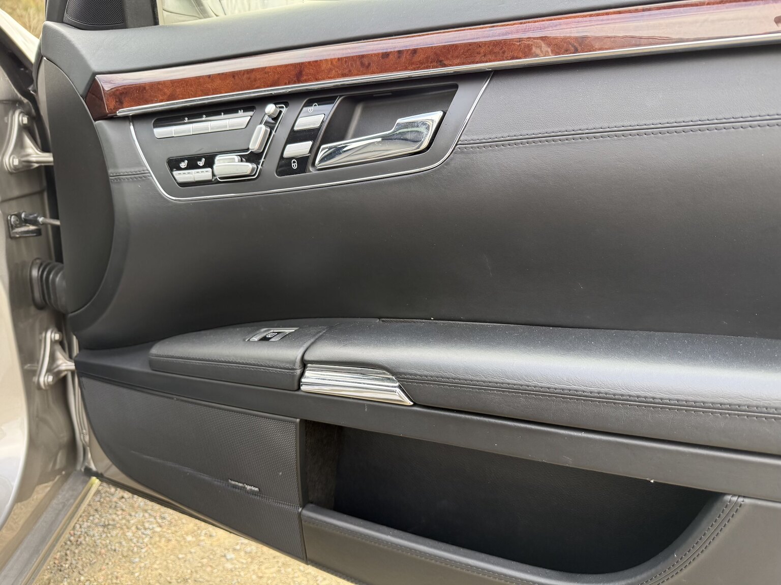 Innenraumfoto von 2007 Mercedes-Benz S 500 L 4Matic 7G-Tronic