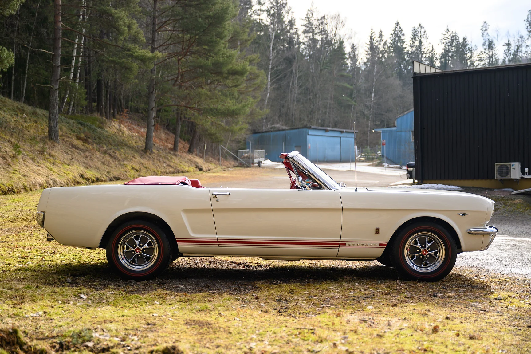Exteriörbild på 1965 Ford Mustang GT Convertible (31)