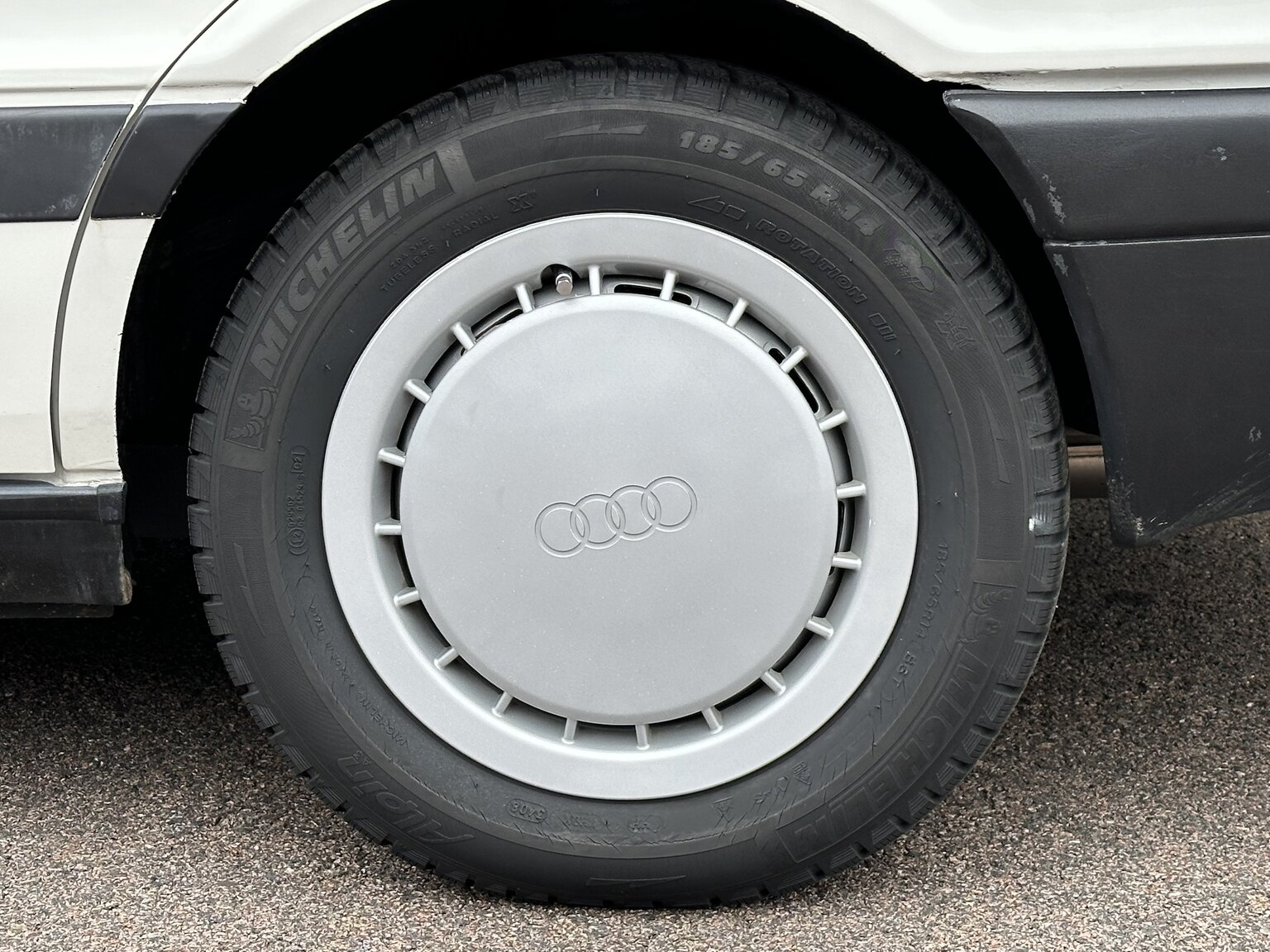 Exterior image of 1988 Audi 80 (14)