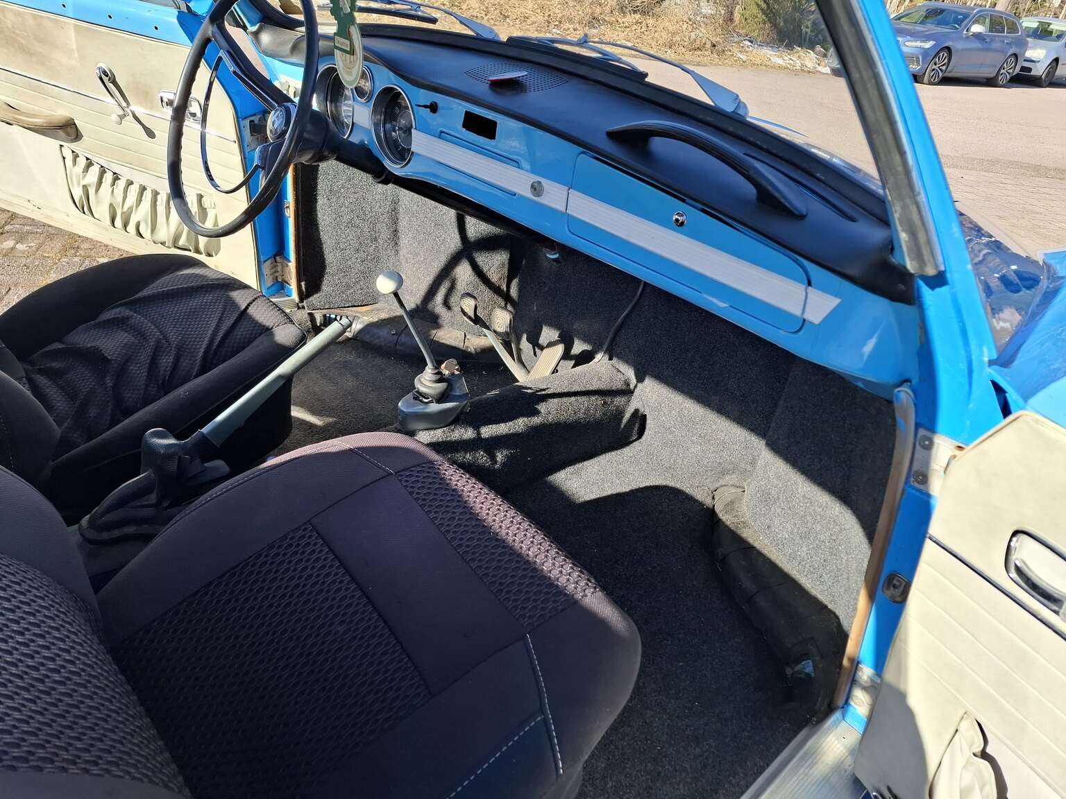 Interiörbild 1966 Volkswagen 1300 Karmann-Ghia