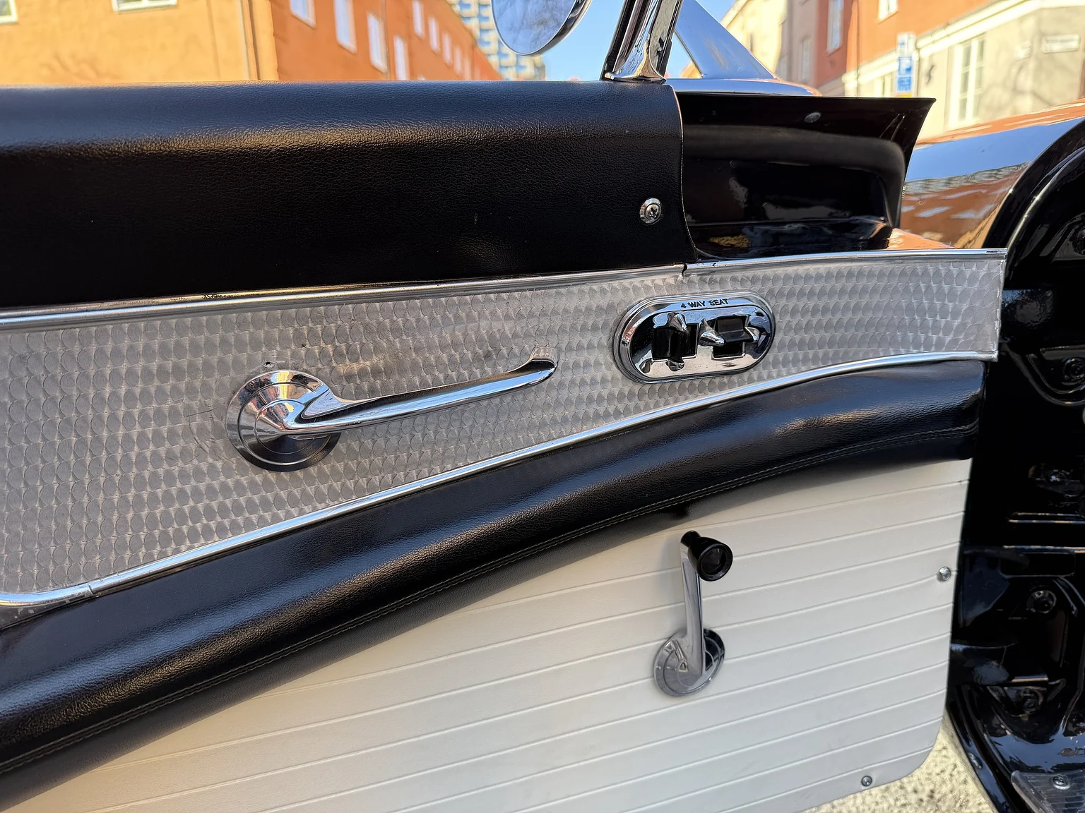 Interior image of 1955 Ford Thunderbird (9)