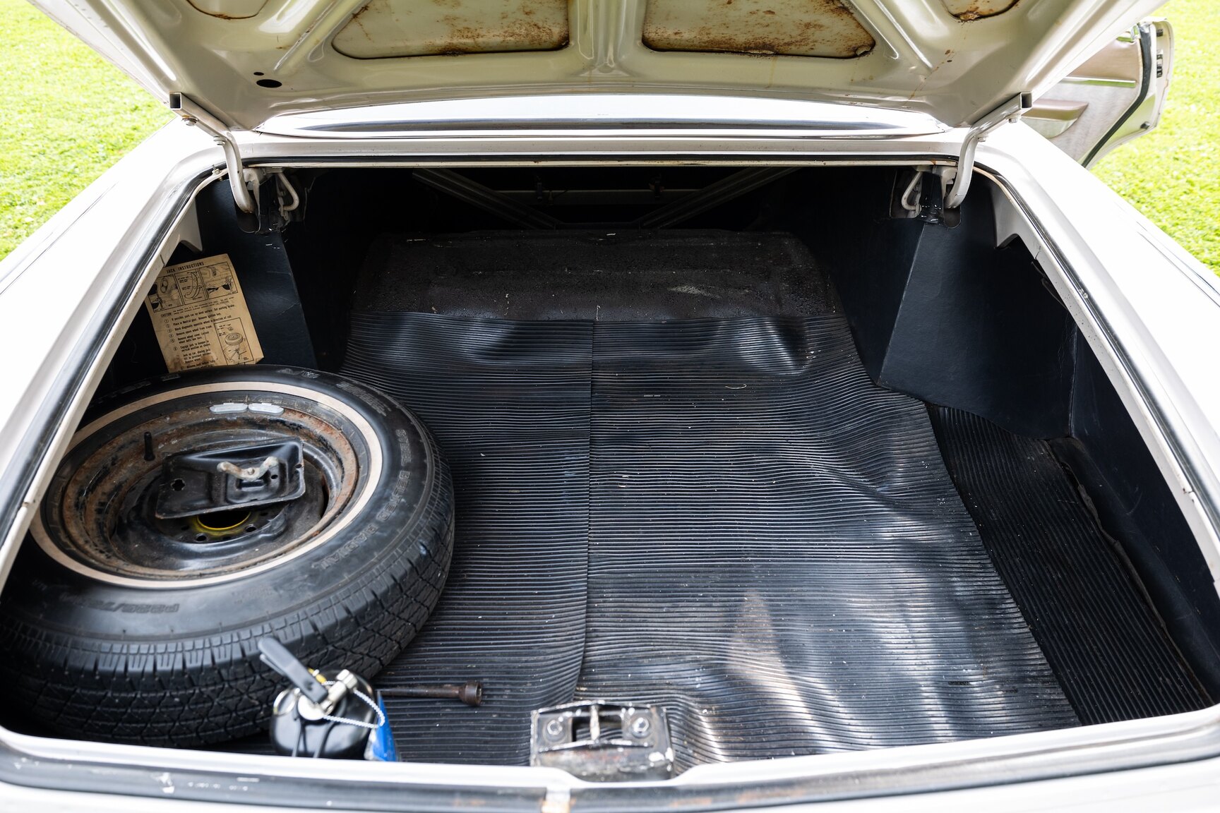 Interior image of 1962 Chrysler New Yorker
