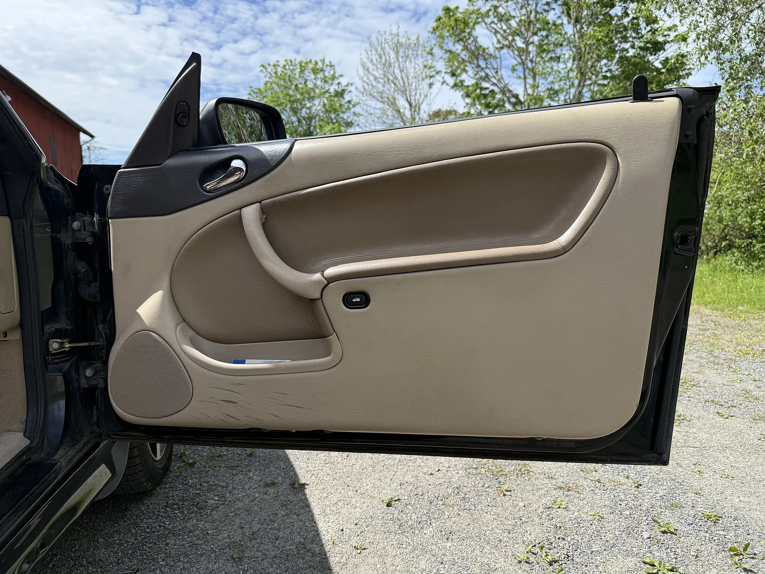 Interior image of 2002 Saab 9-3 2.0T SE Convertible – NO RESERVE (37)