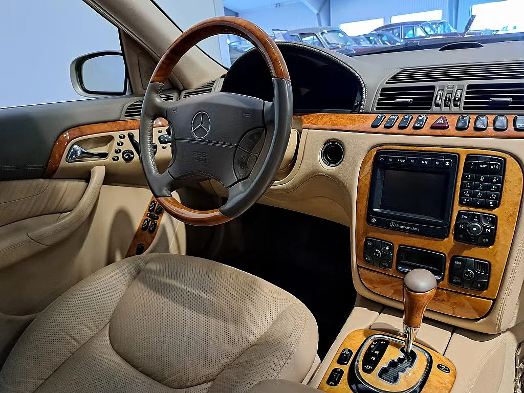 Interiörbild 2002 Mercedes S 600L (1)