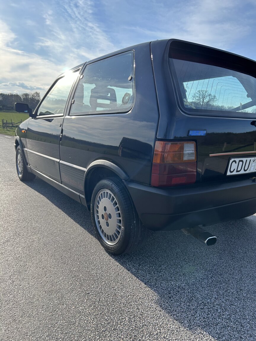 Exterior image of 1987 Fiat UNO Turbo I.E (16)