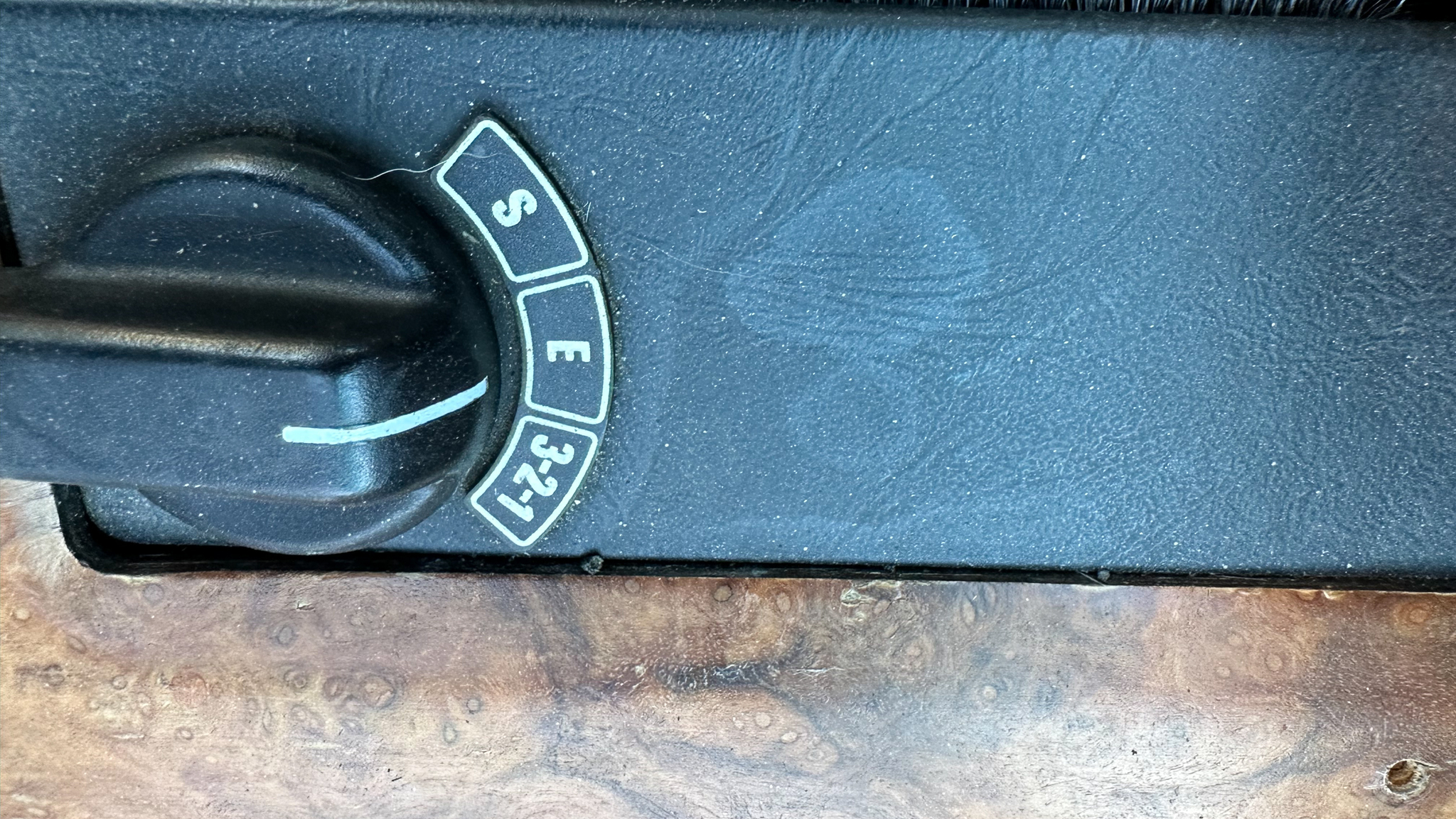 Interiörbild 1984 BMW 745i Executive Automat