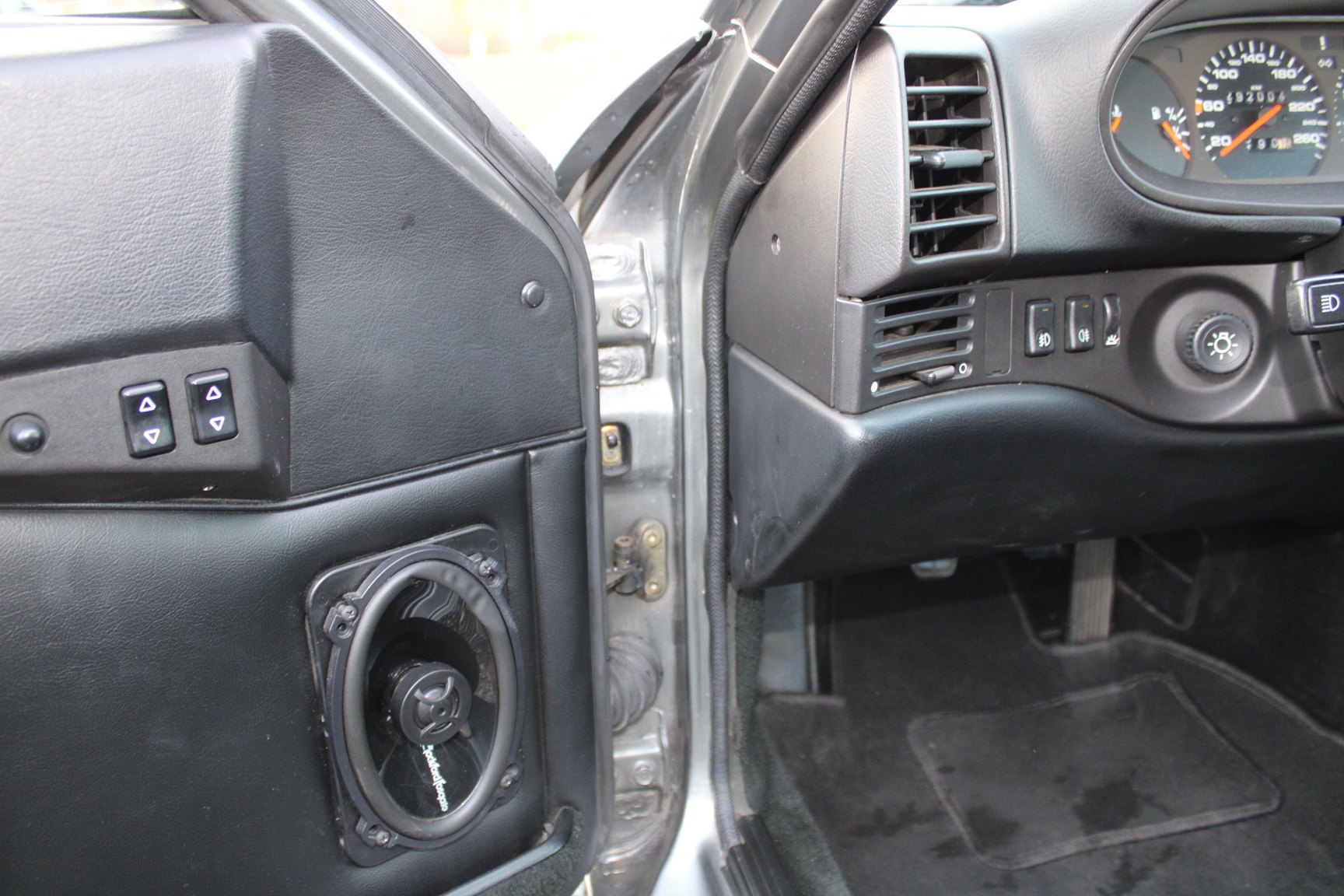 Interior image of 1991 PORSCHE 944 S2