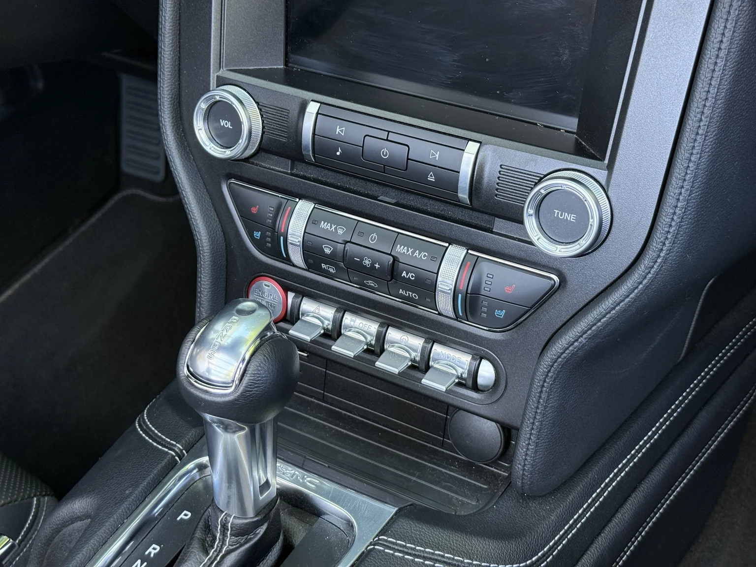 Interior image of 2021 Ford Mustang GT Cabriolet (28)