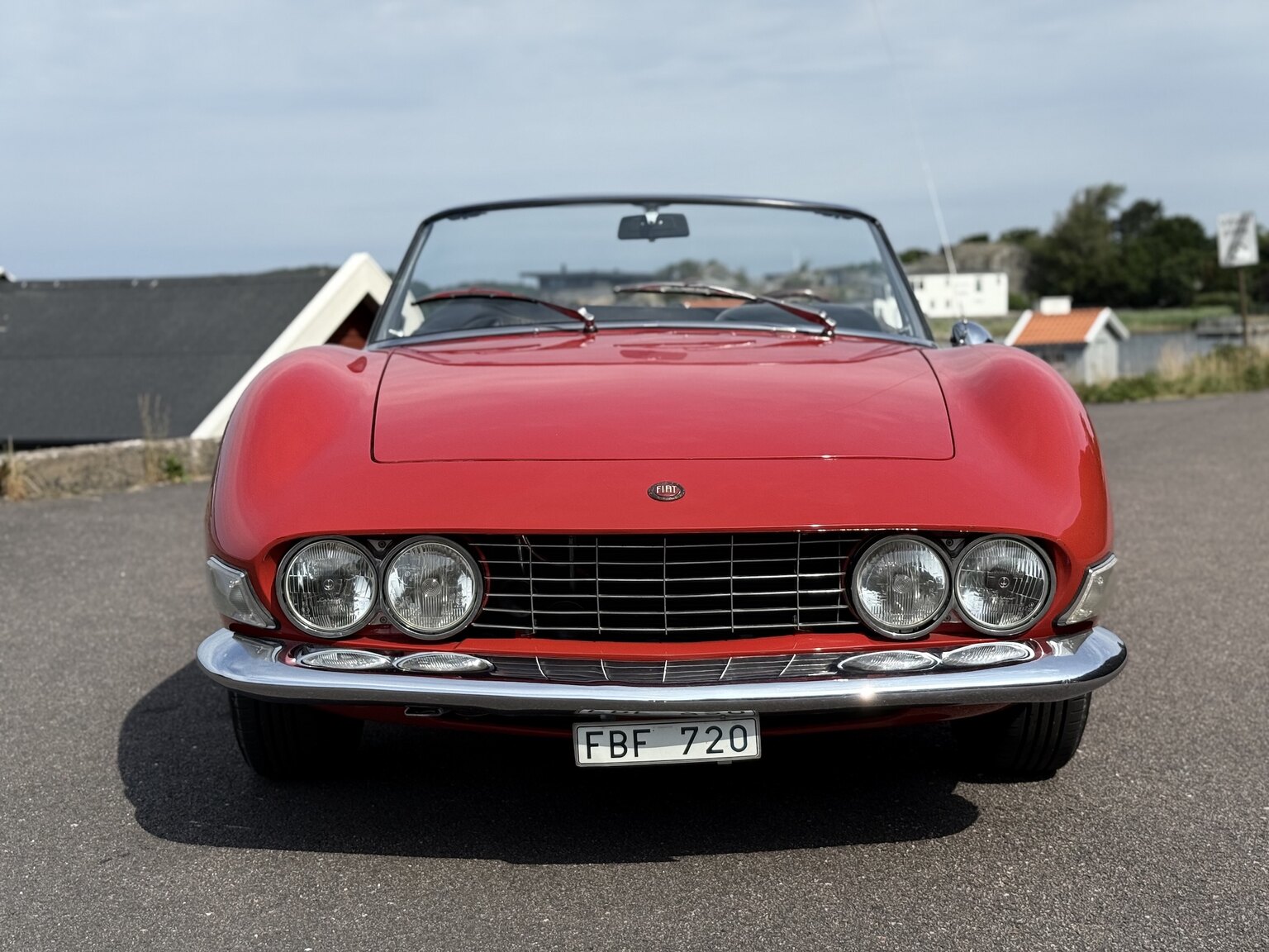 Exterior image of 1968 Fiat Dino Spider