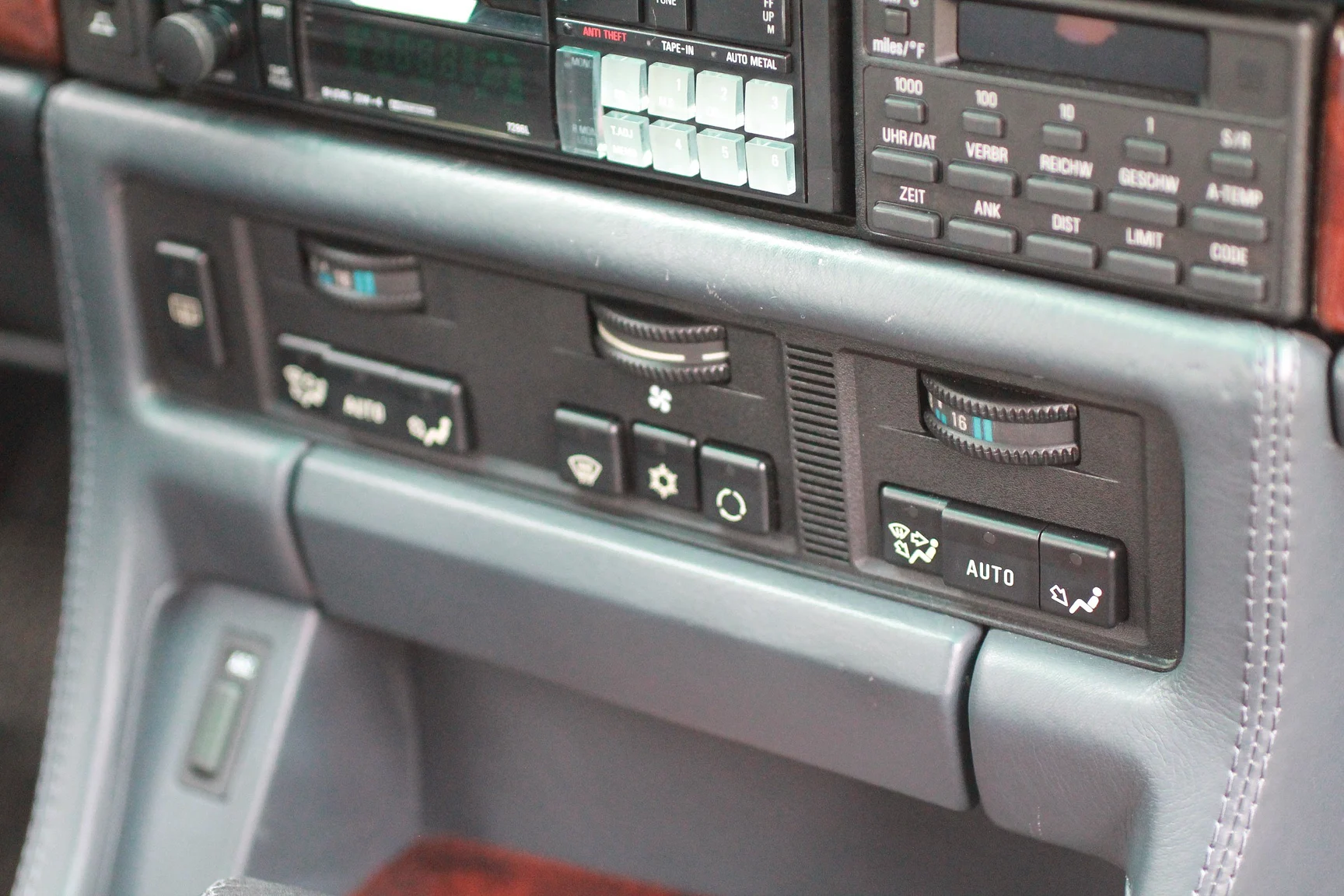 Innenraumfoto von 1989 BMW 750iL (47)