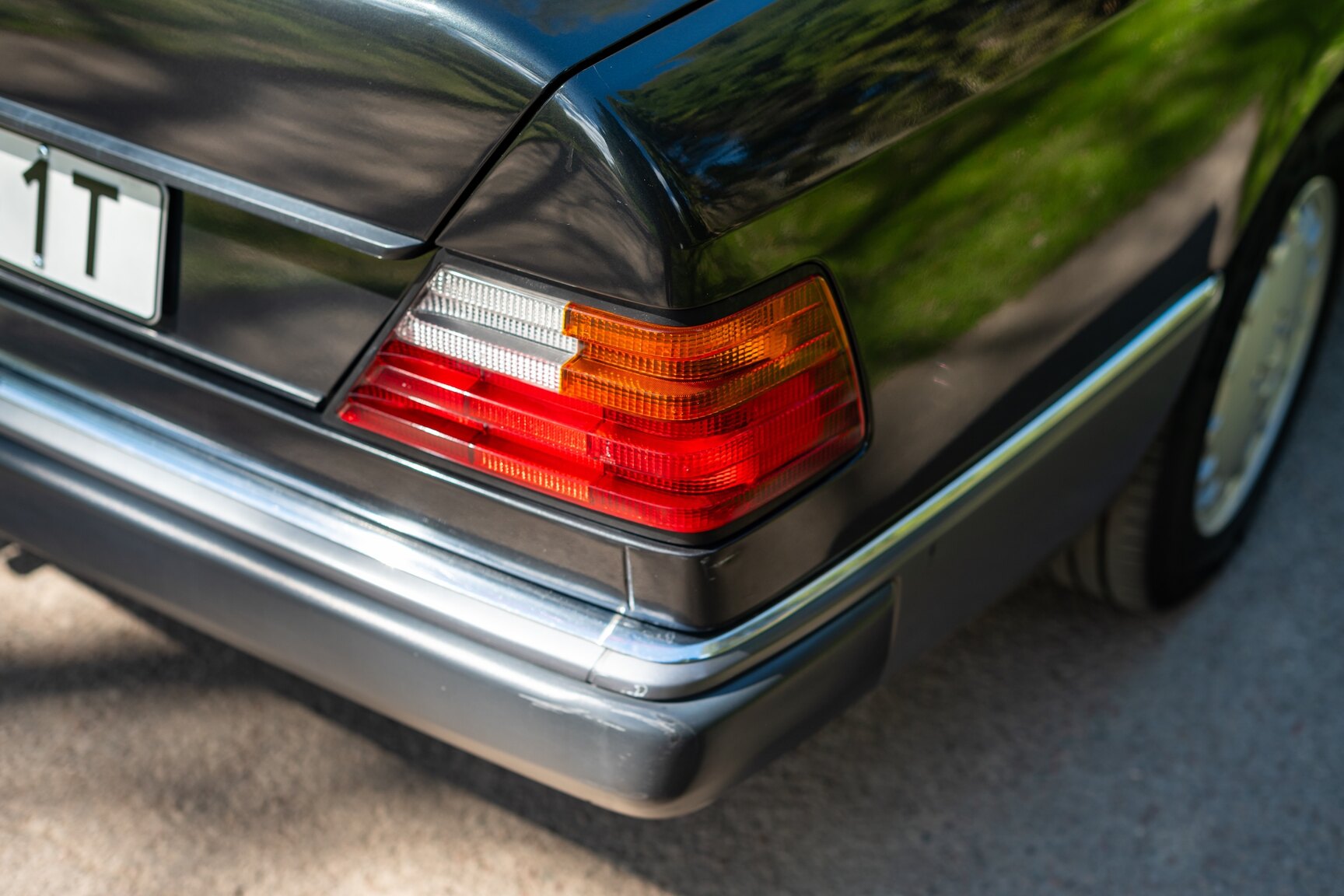 Exterior image of 1993 Mercedes-Benz 400 E