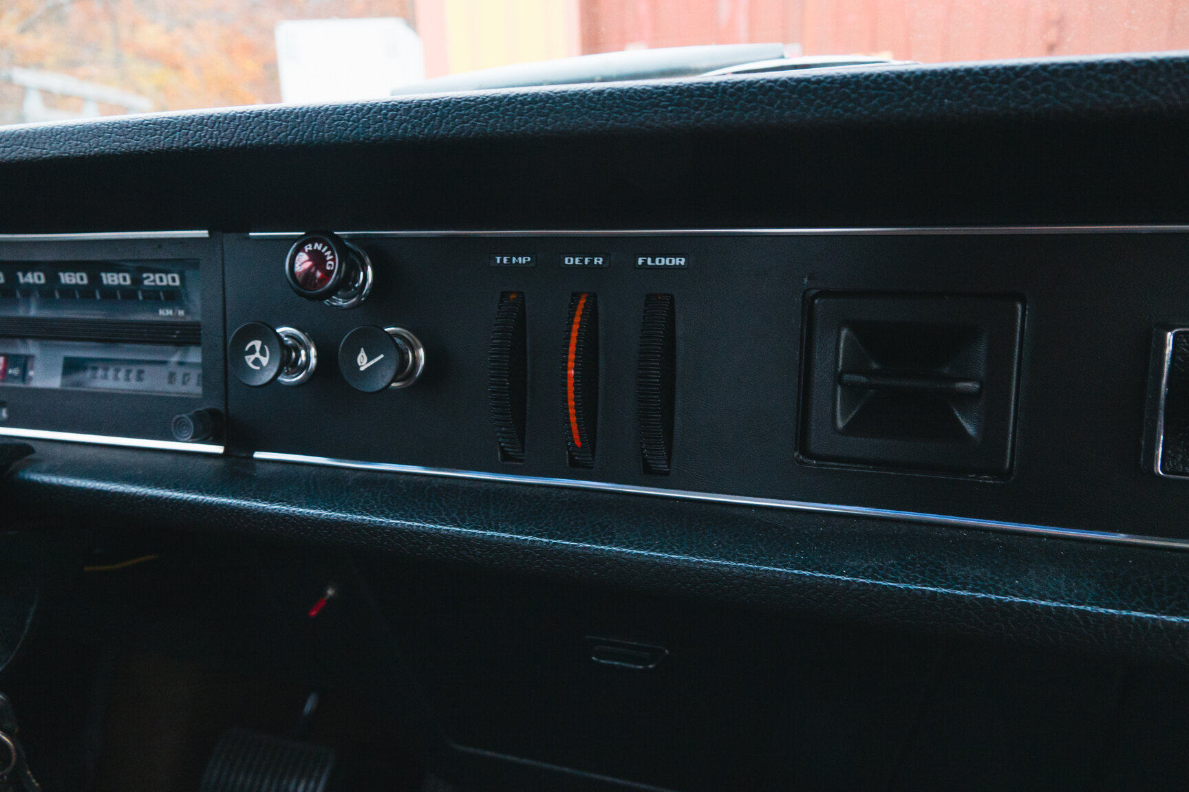 Interiörbild 1971 Volvo 144 2.0 Automat