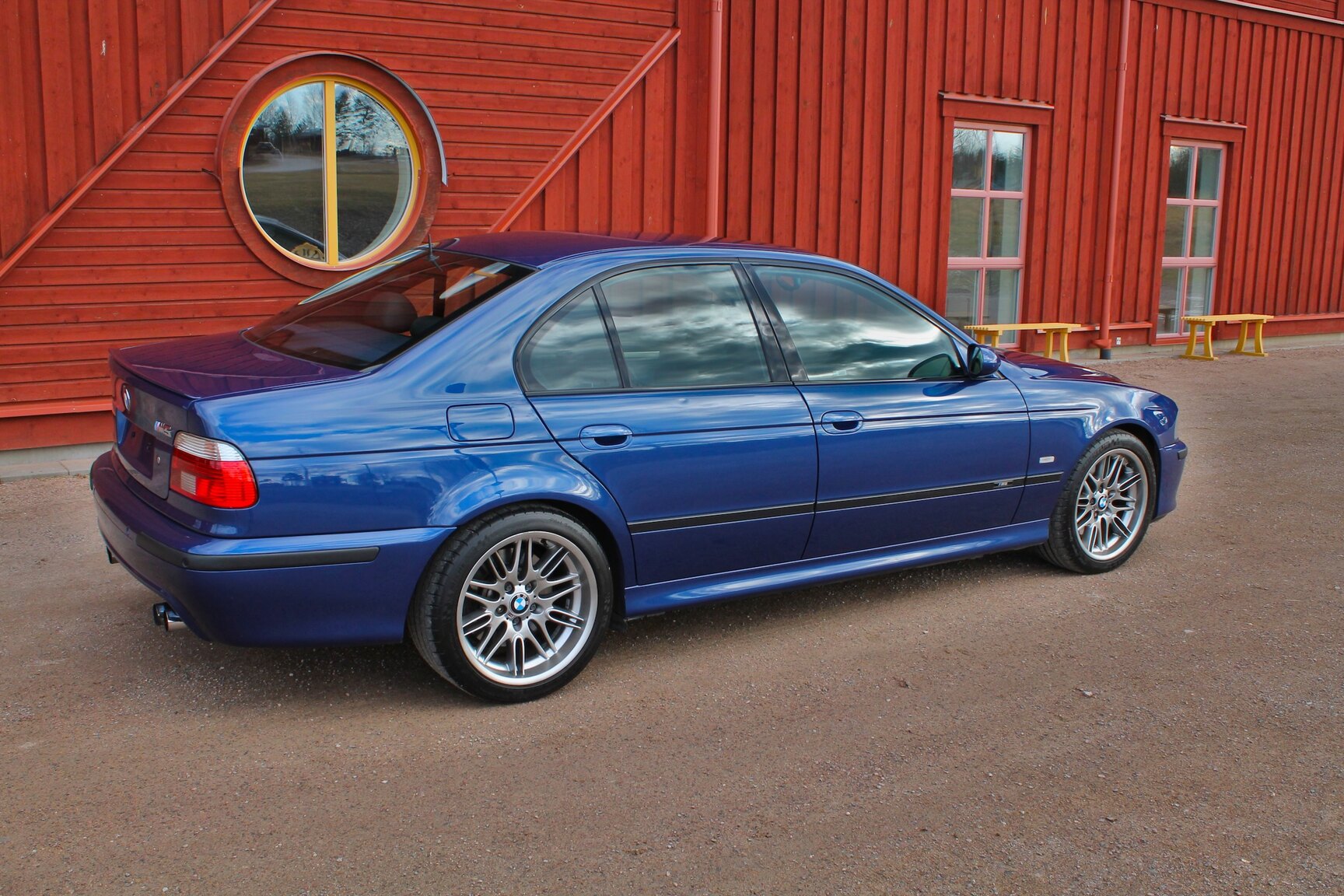 Exteriörbild på 2003 BMW M5