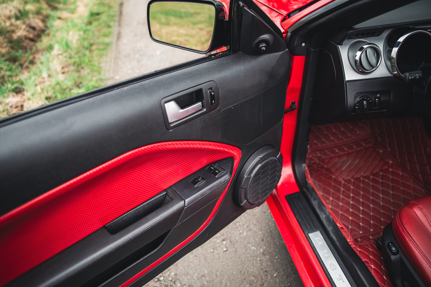 Interior image of 2009 Ford Mustang V8 GT Convertible