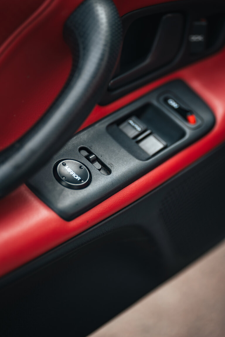 Interior image of 2000 Honda S2000 AP1