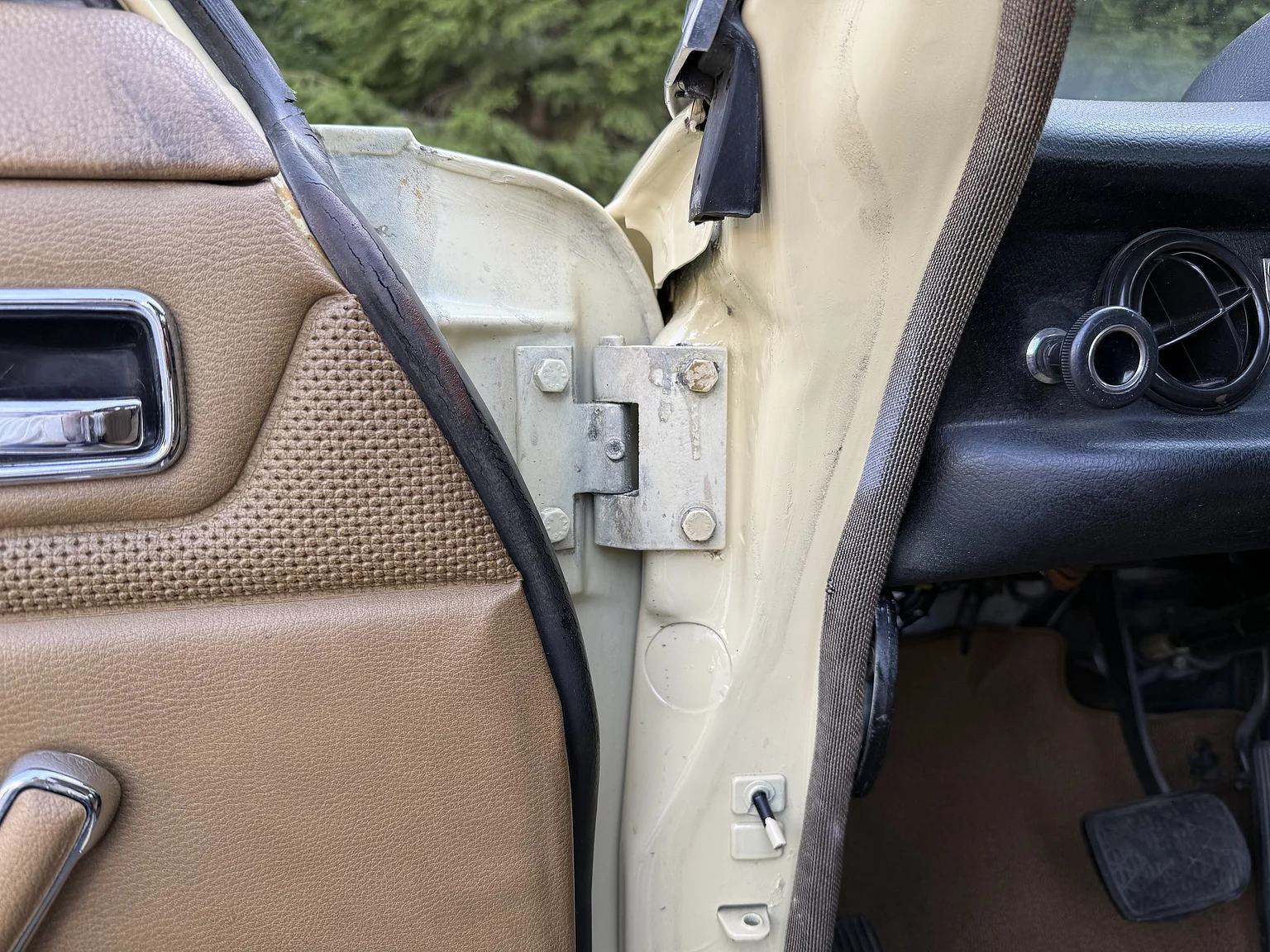 Innenraumfoto von 1974 Mercedes-Benz 230 Automatic (34)