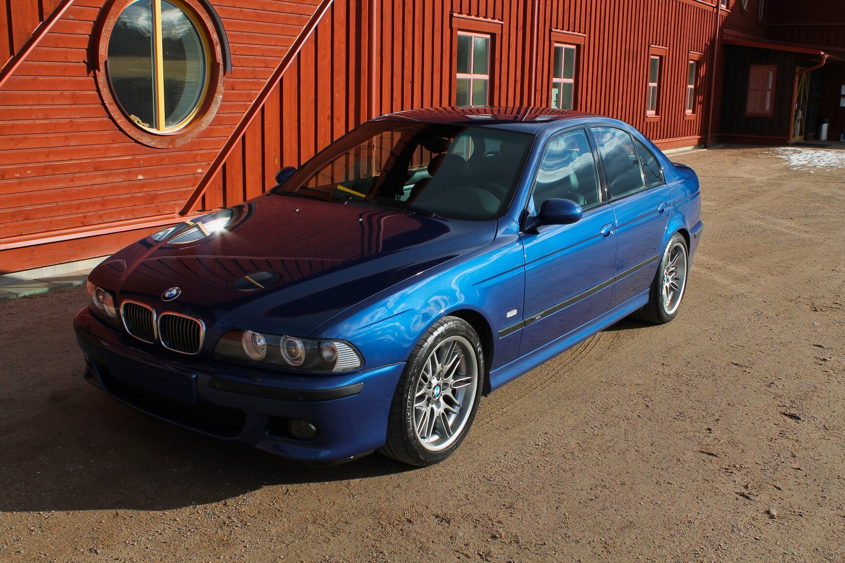 Exteriörbild på 2003 BMW M5