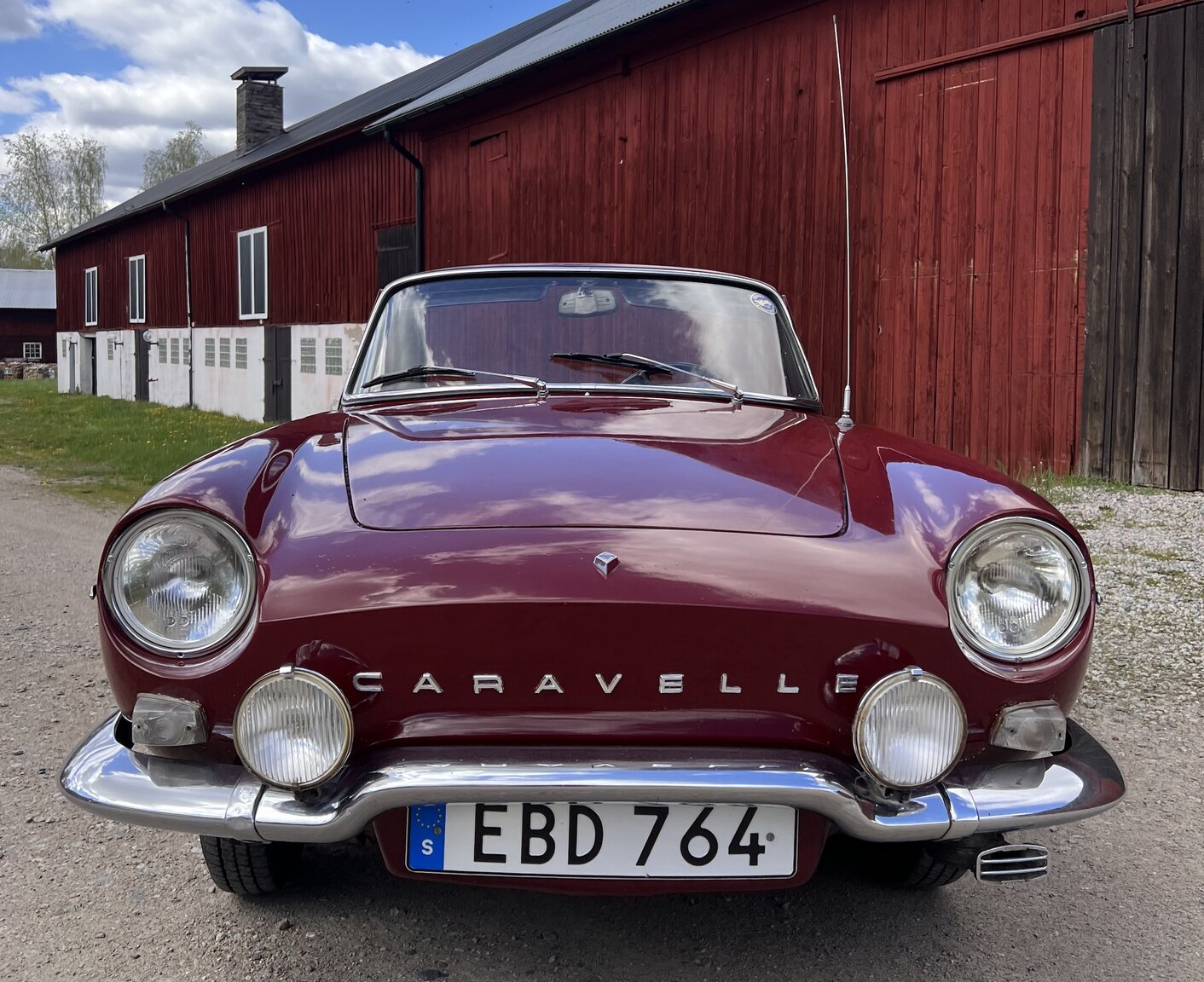 Exterior image of 1967 Renault Caravelle Coupé