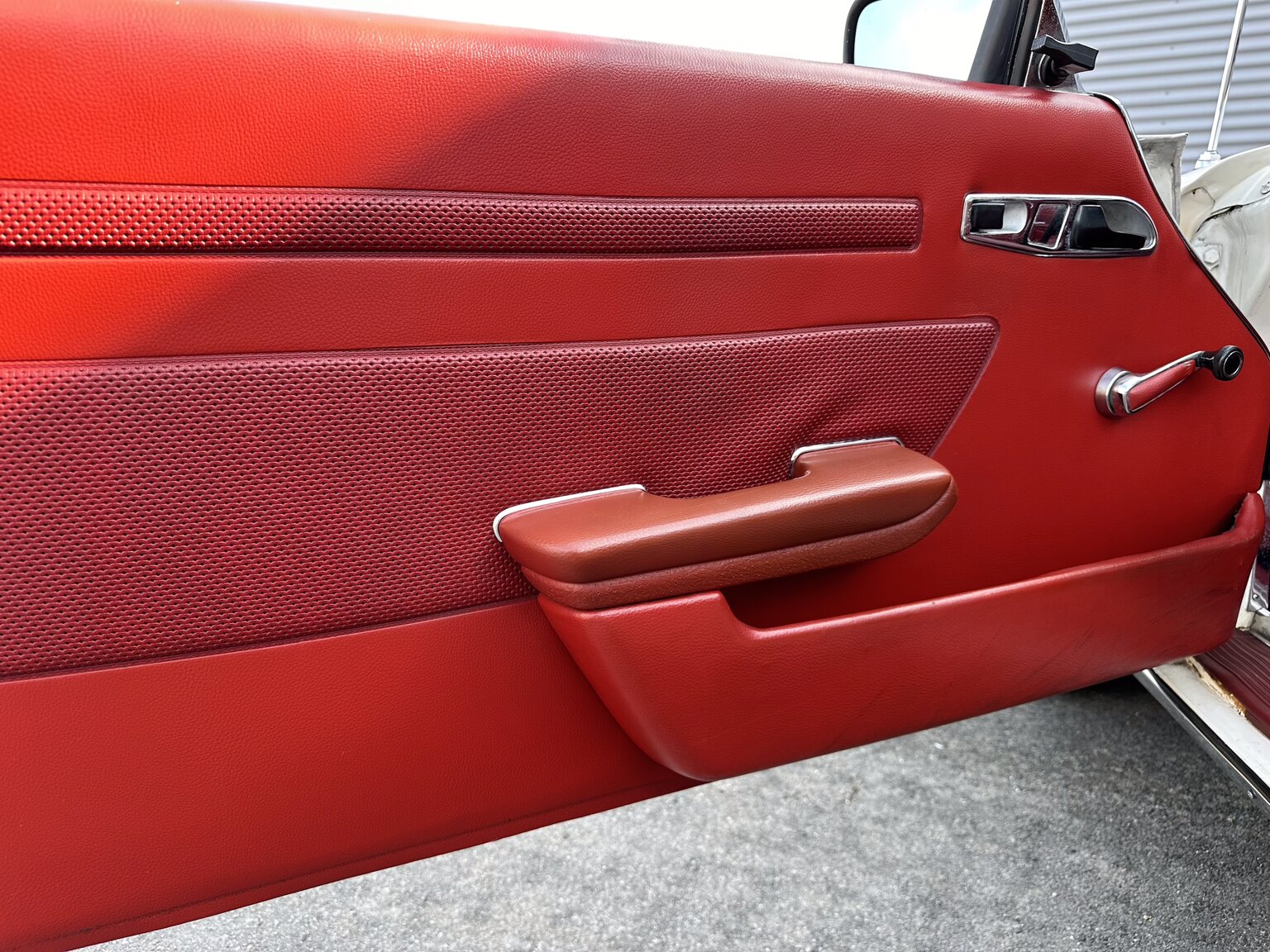 Interior image of 1972 Mercedes-Benz 350 SL