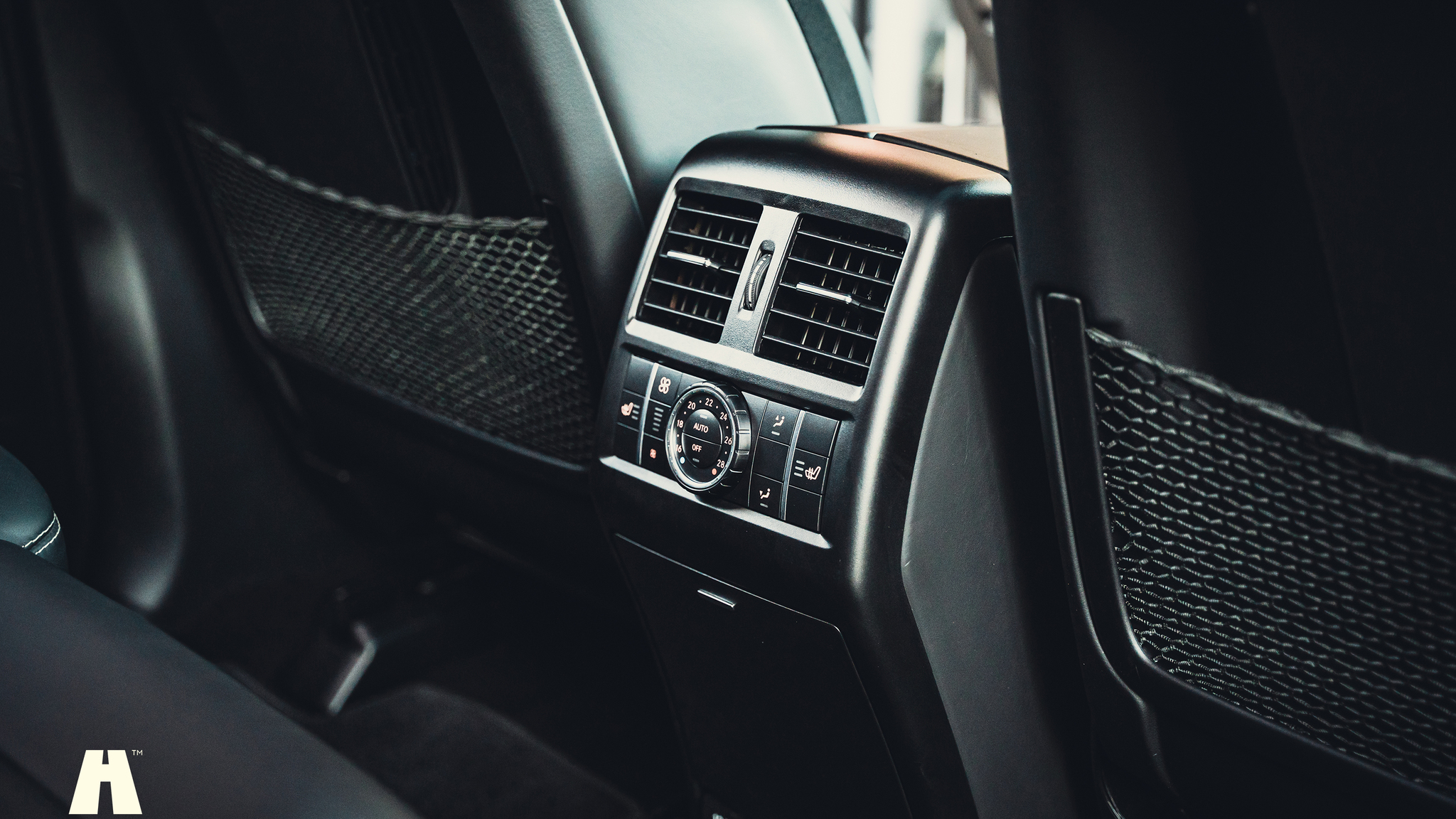 Innenraumfoto von 2017 Mercedes-Benz GLS 63 AMG (82)