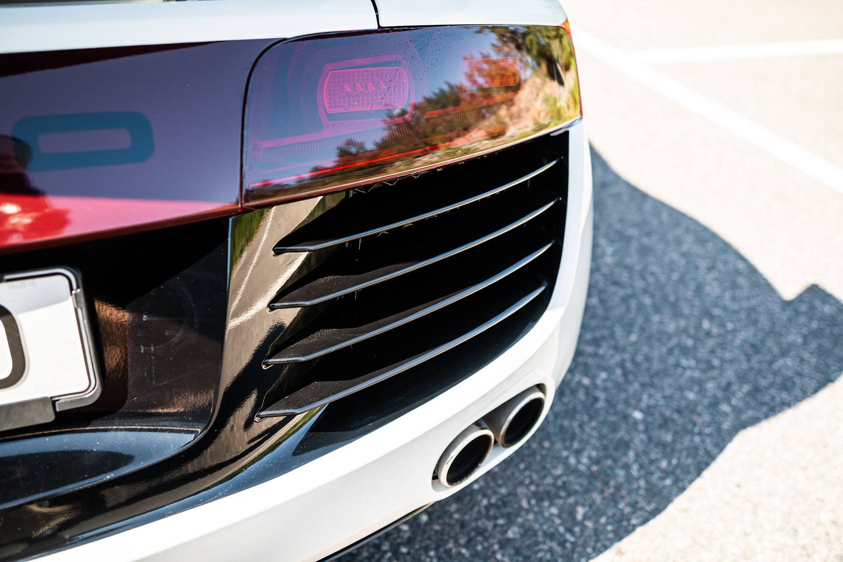 Exterior image of 2008 Audi R8 4.2 V8 Turbo Manuell