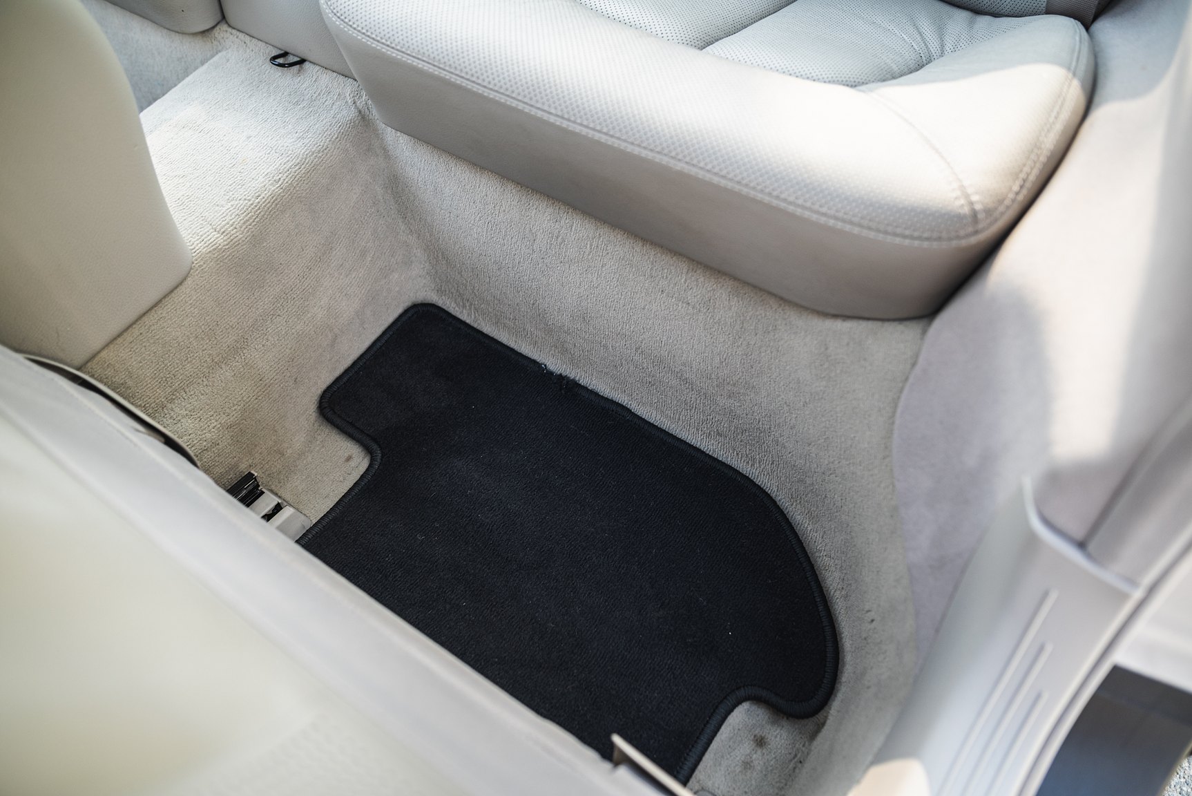 Interior image of 2000 Mercedes-Benz CL 500