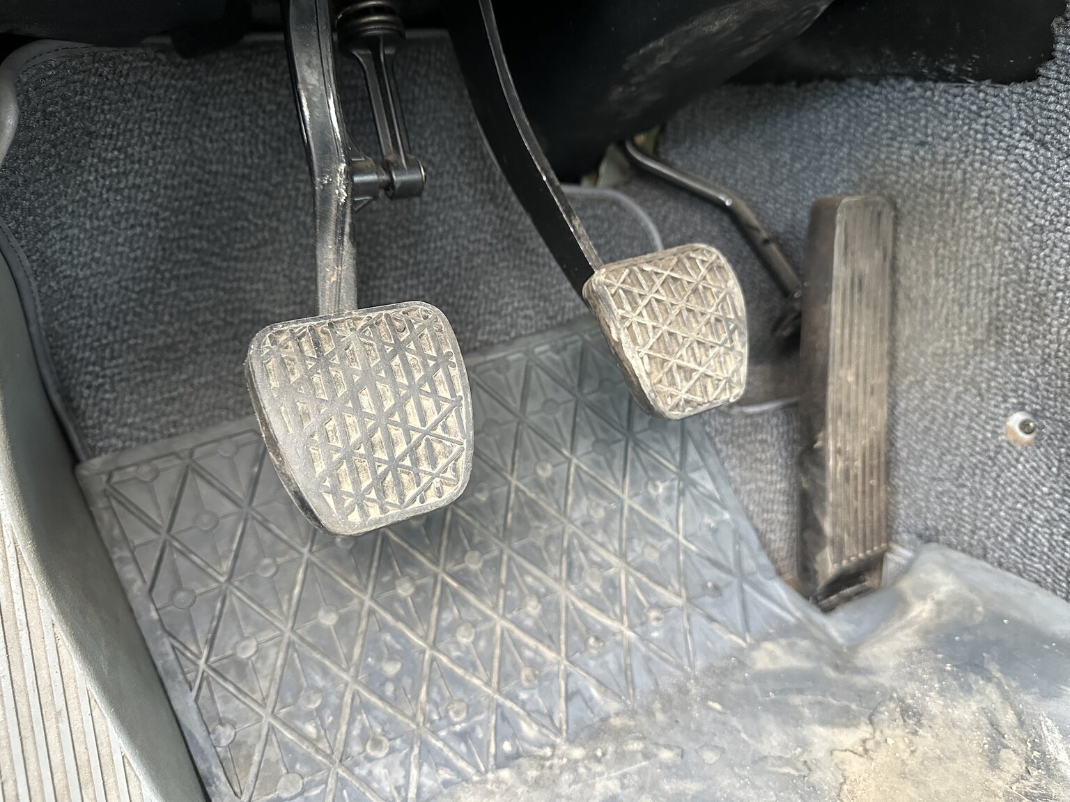 Interior image of 1988 Mercedes-Benz 190 E