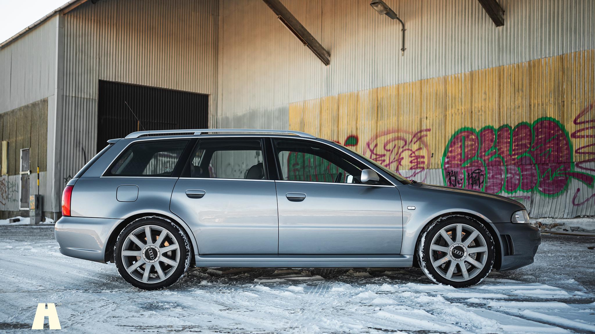 Exteriörbild på 2001 Audi RS4 B5 (7)