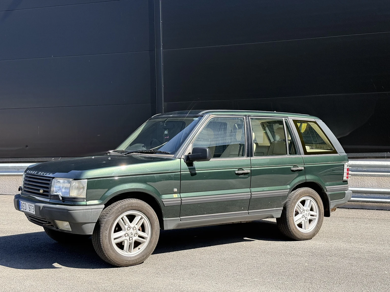 Exterior image of 1998 Land Rover Range Rover P38 (49)