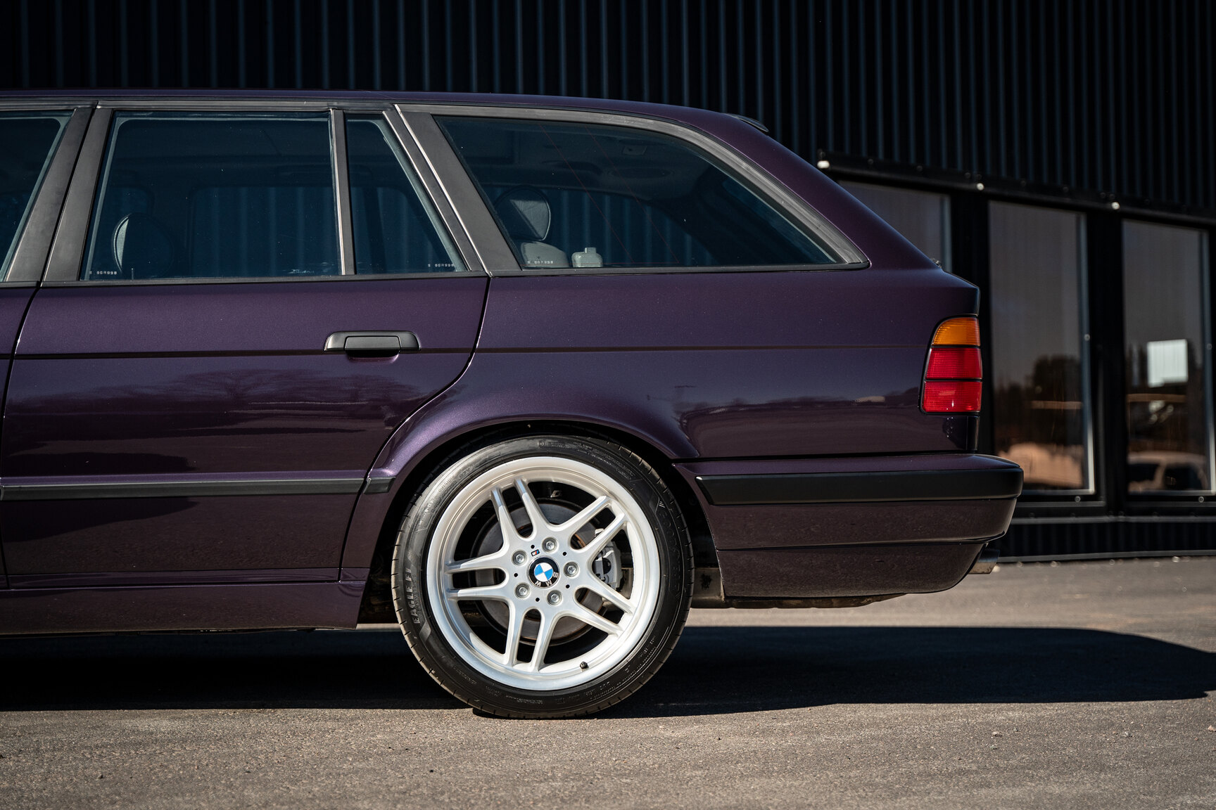Exteriörbild på 1996 BMW 540i Touring "No Reserve Auction"