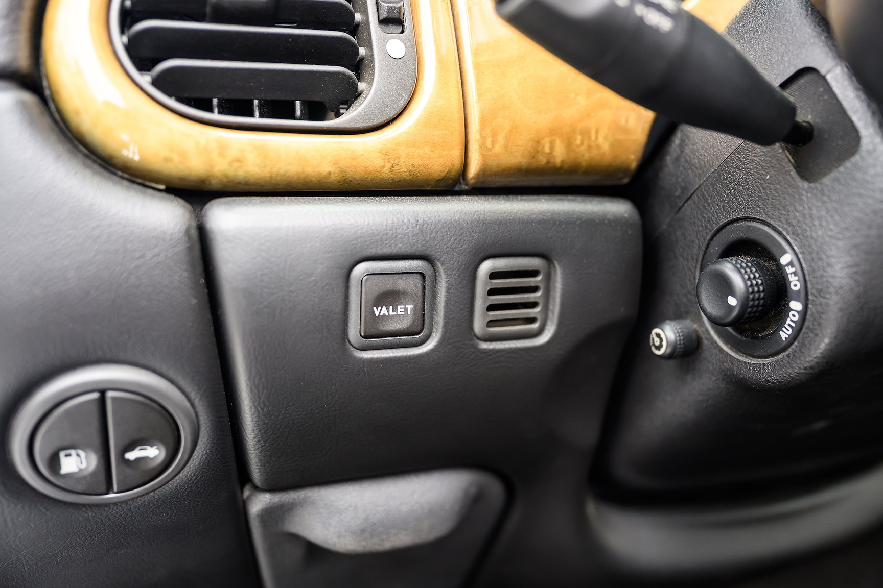 Interior image of 2001 Jaguar XKR Silverstone