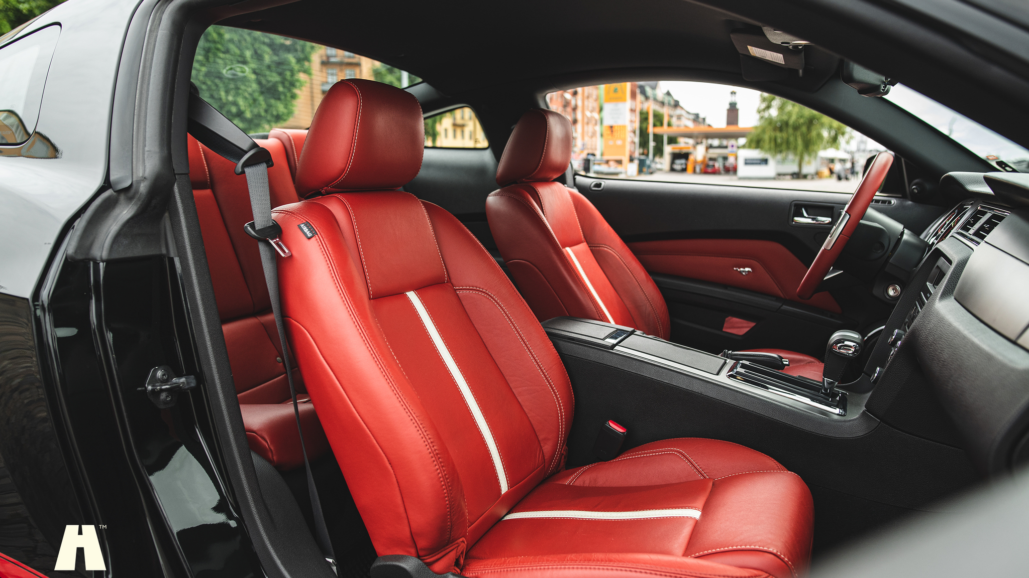 Interior image of 2010 Ford Mustang GT 