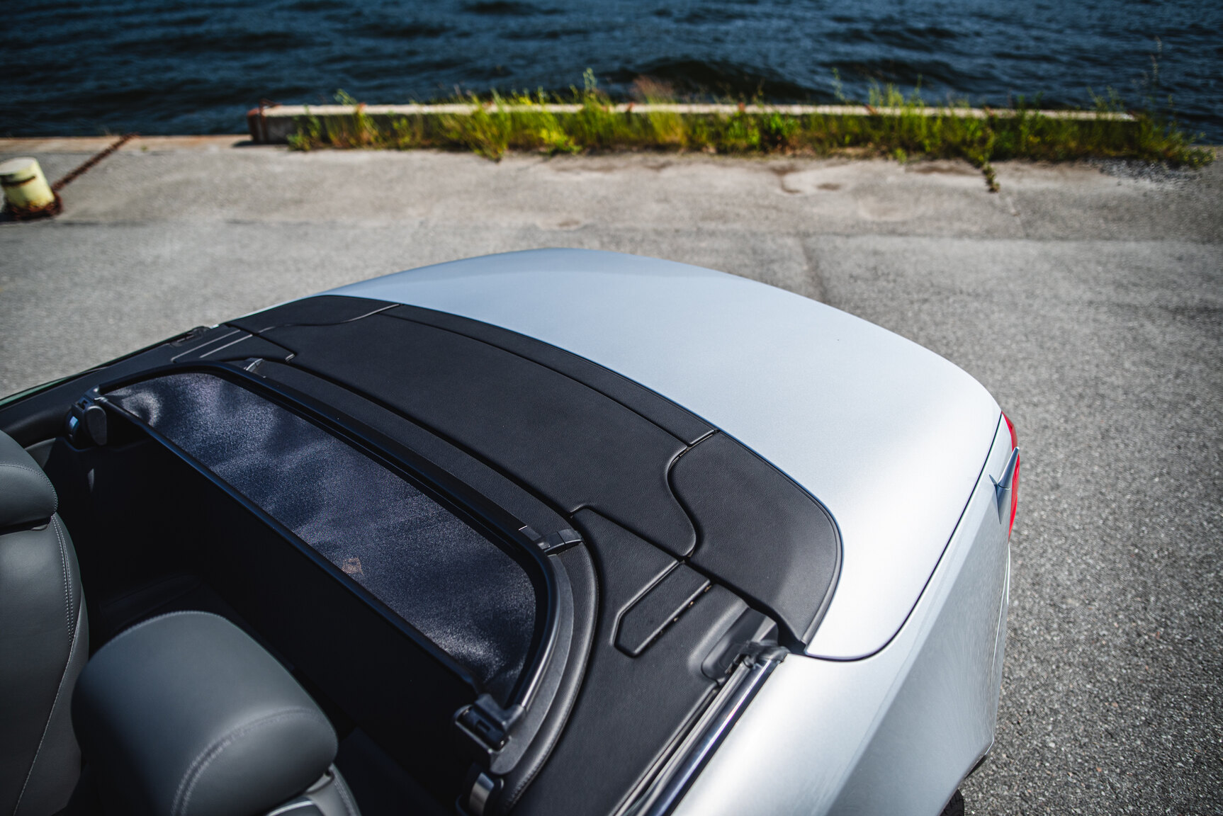 Exterior image of 2006 Mercedes-Benz SL 350