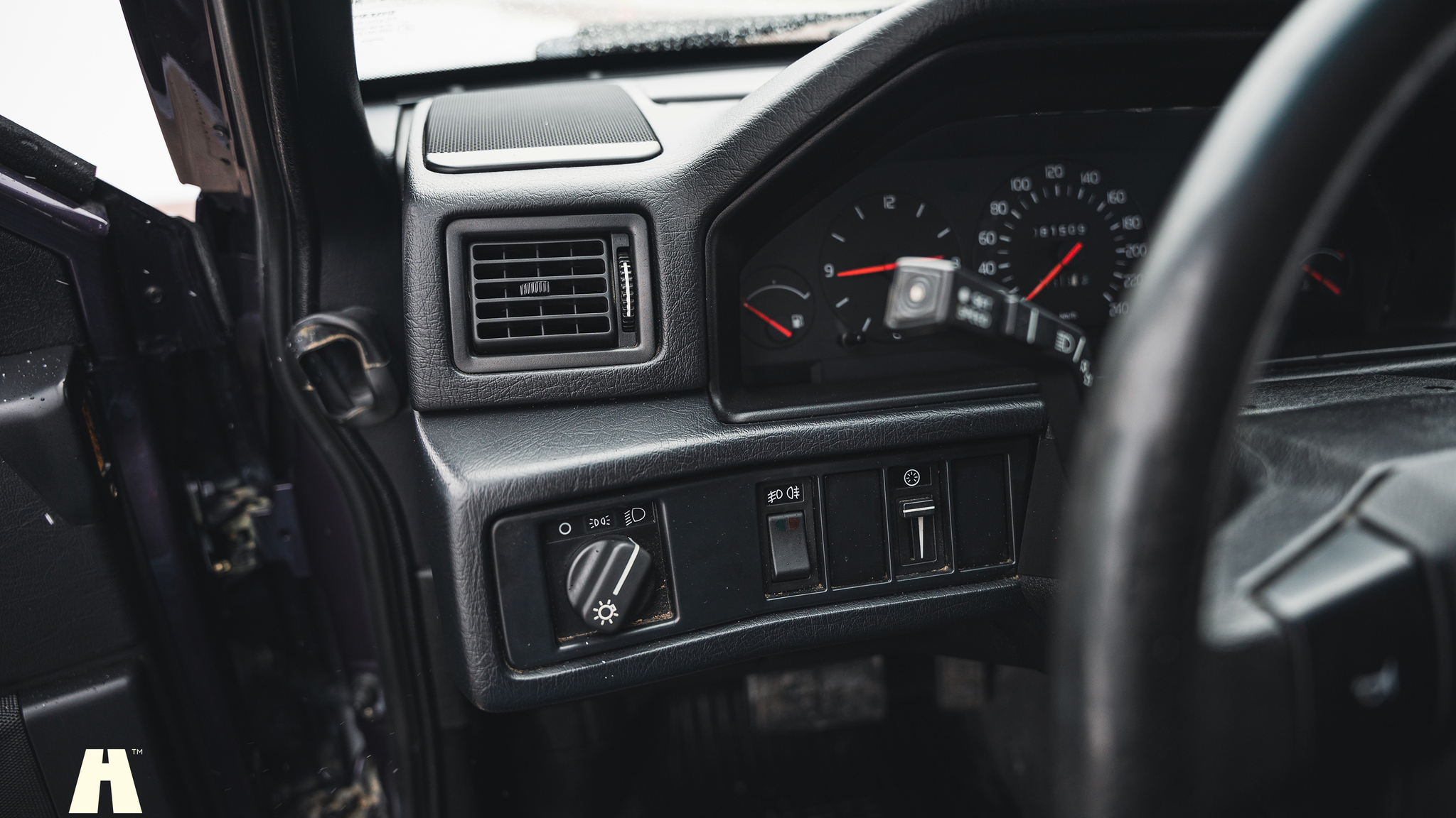 Interior image of 1995 Volvo 940 SE